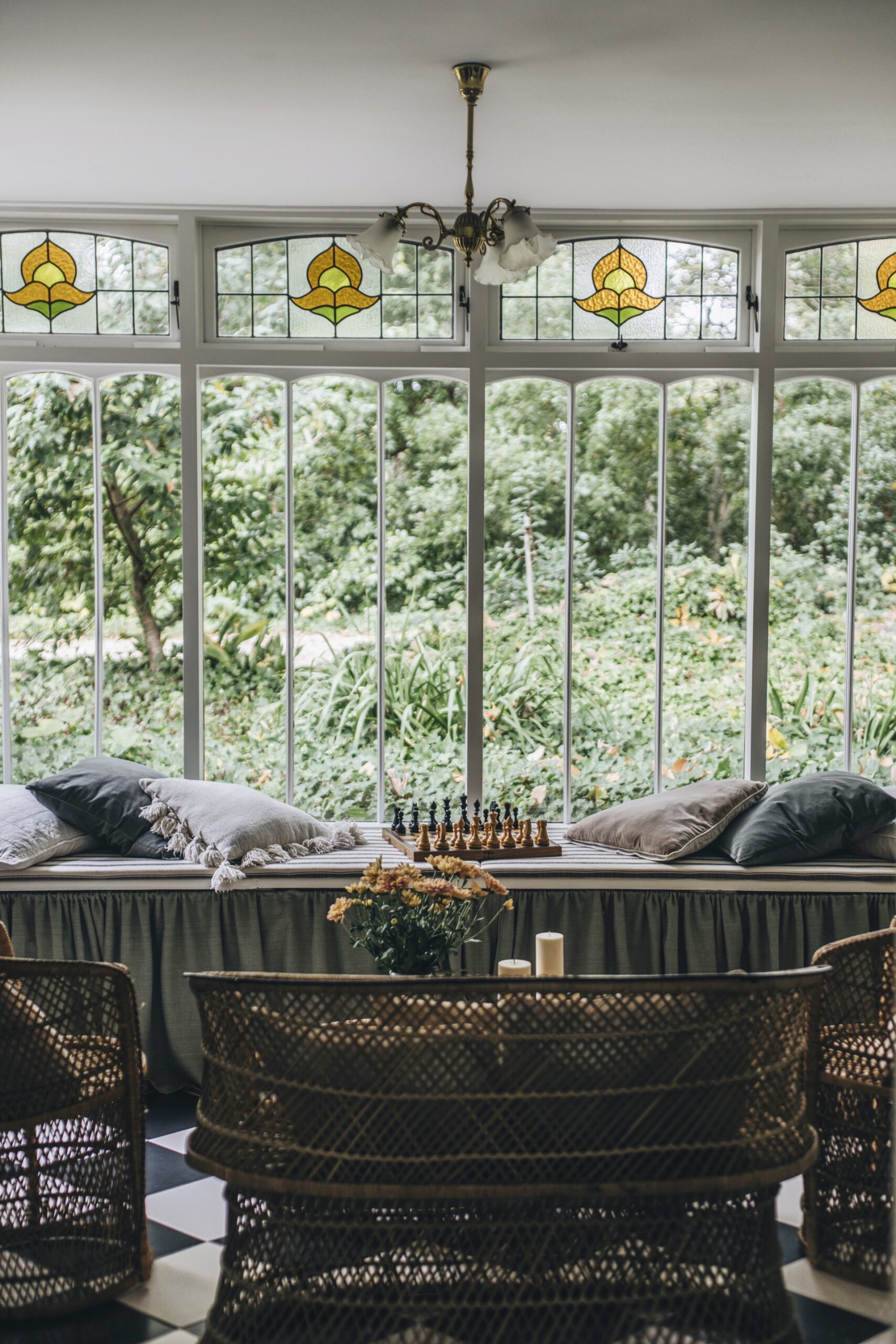 jardin d jardin d'hiver avec vitraux maison décoration campagnarde et contemporaine