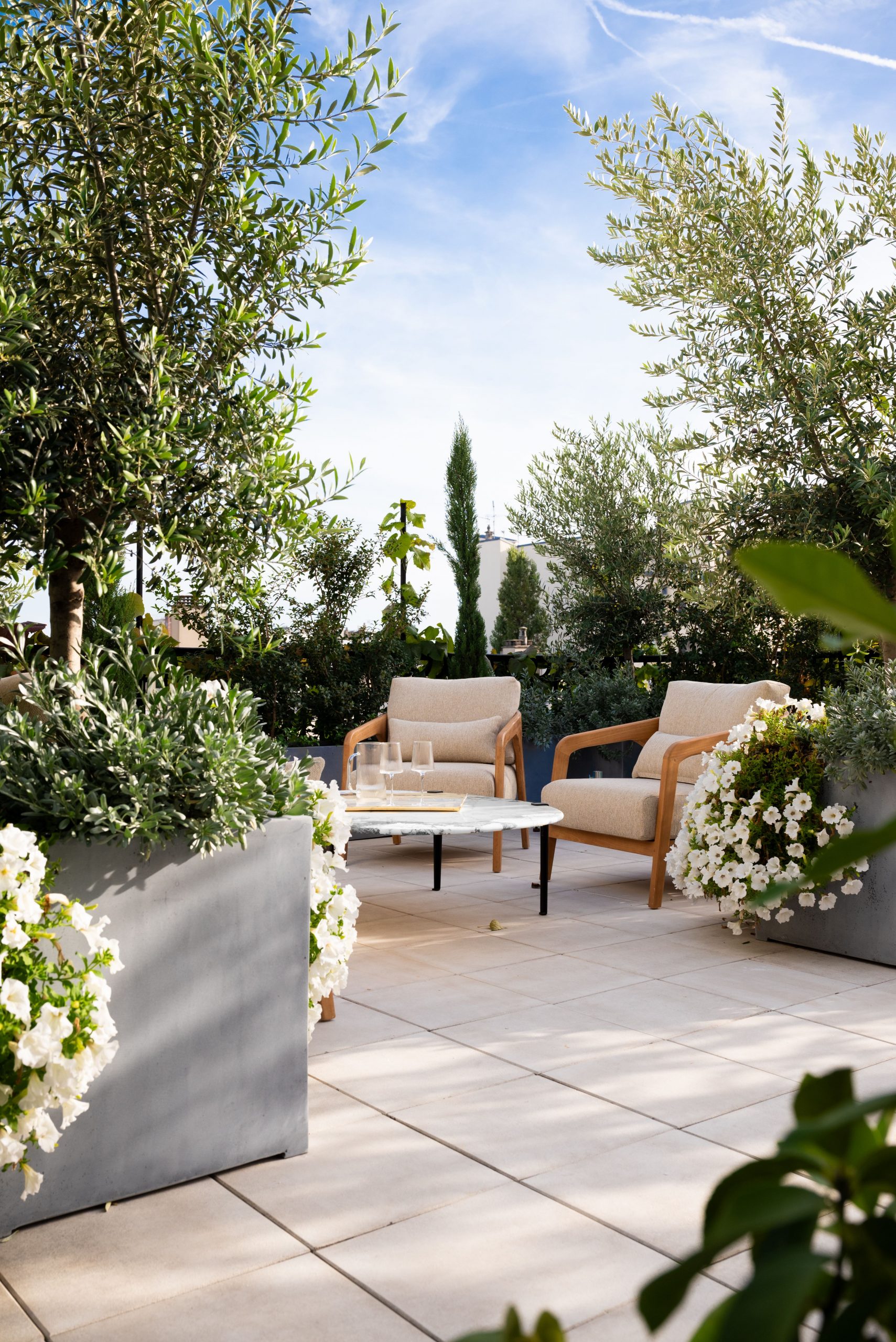 terrasse grand appartement familial à Paris Photo: ©Cassandre Favaro terrasse grand appartement familial à Paris Photo: ©Cassandre Favaro
