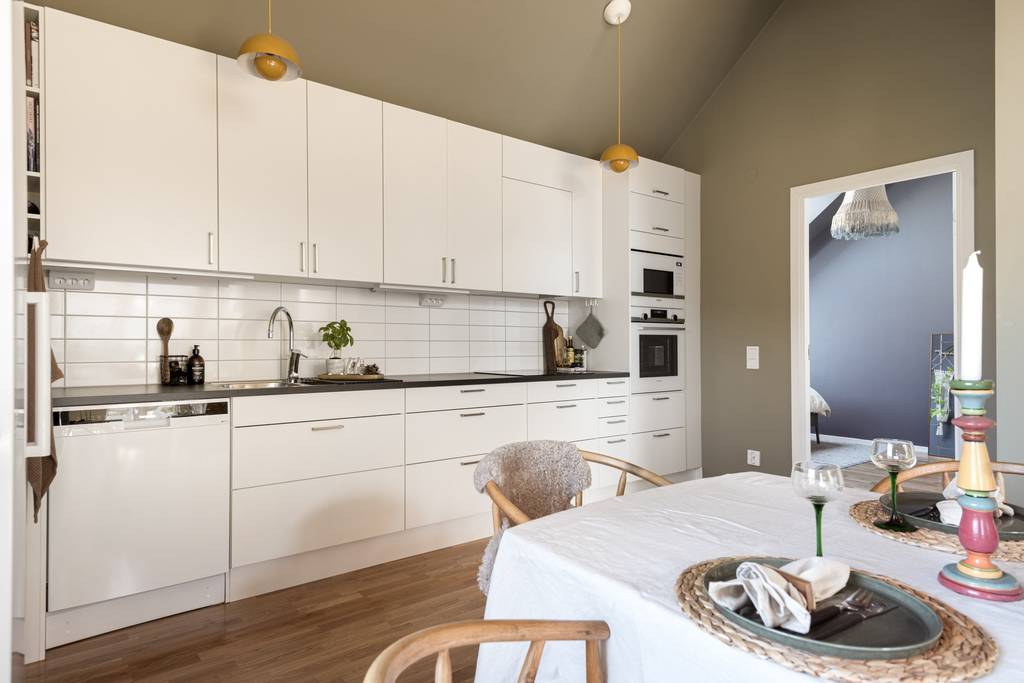 cuisine blanche murs vert olive appartement moderne de 86m2 décoration scandinave cuisine blanche murs vert olive appartement moderne de 86m2 décoration scandinave