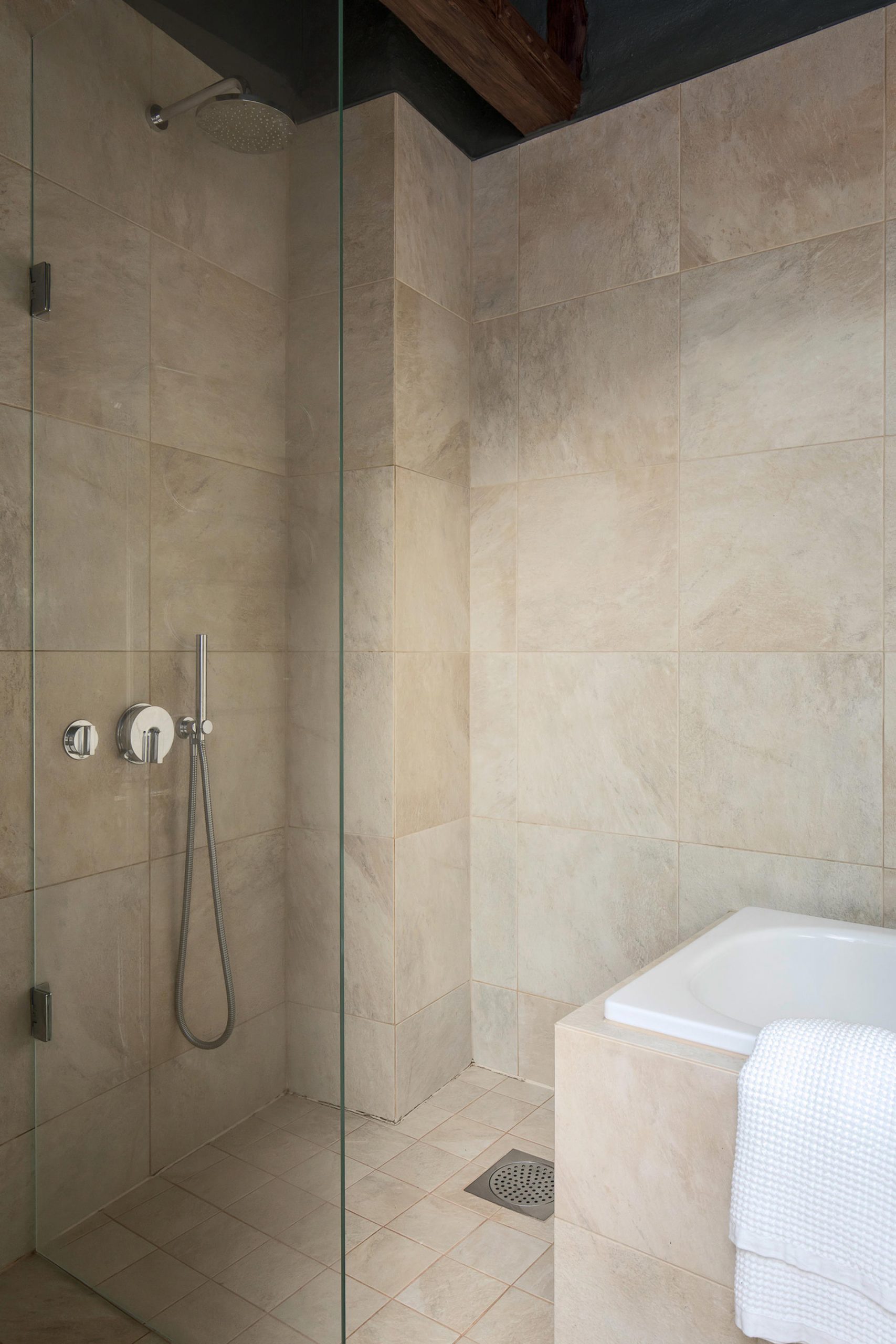 douche à l douche à l'italienne beige