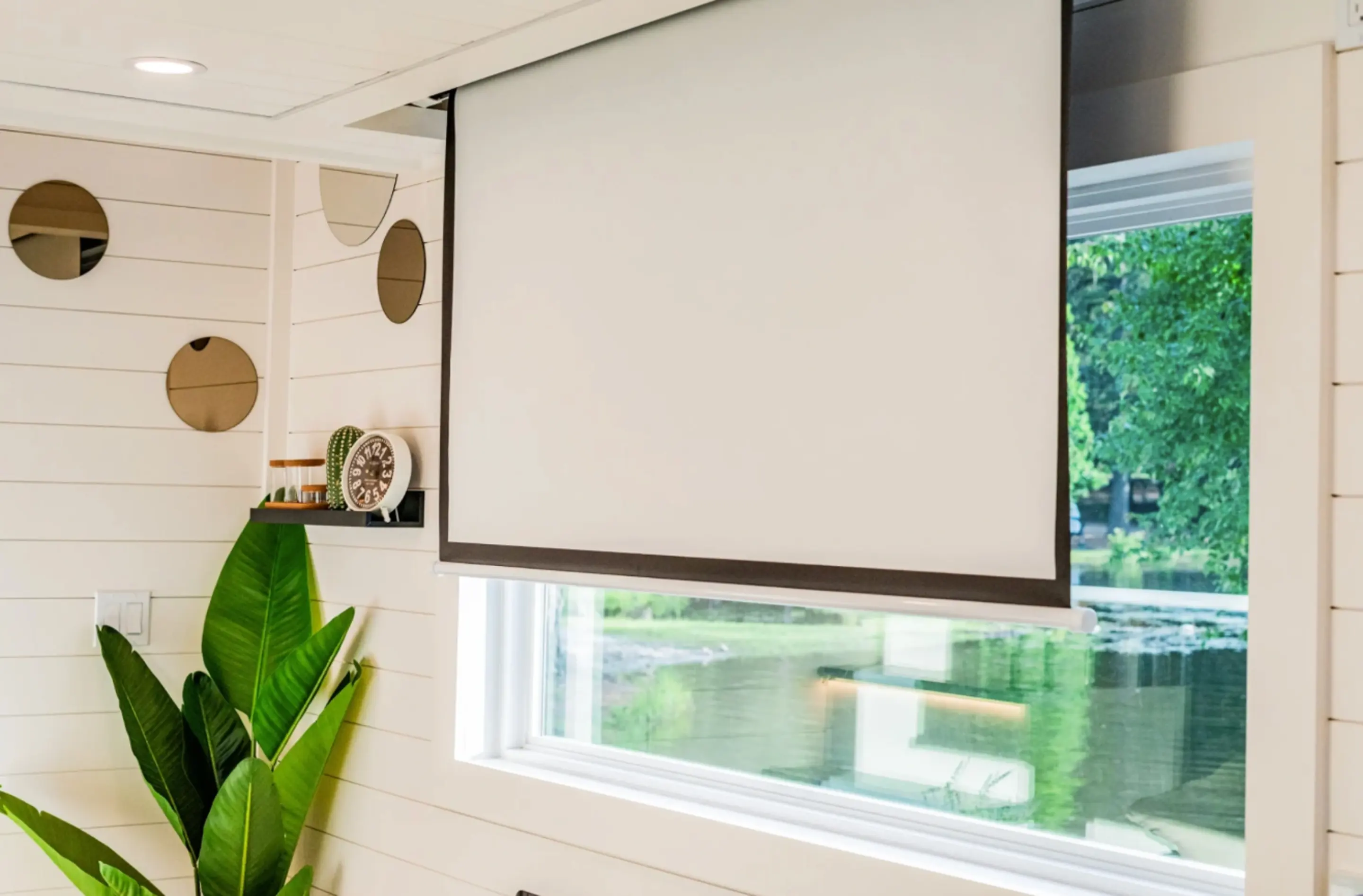 ecran home cinema dans salon