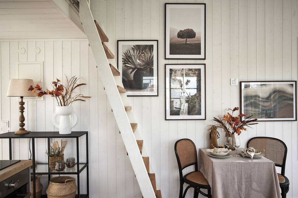 salon avec mezzanine décoration naturelle et scandinave petite maison 24m2 salon avec mezzanine décoration naturelle et scandinave petite maison 24m2