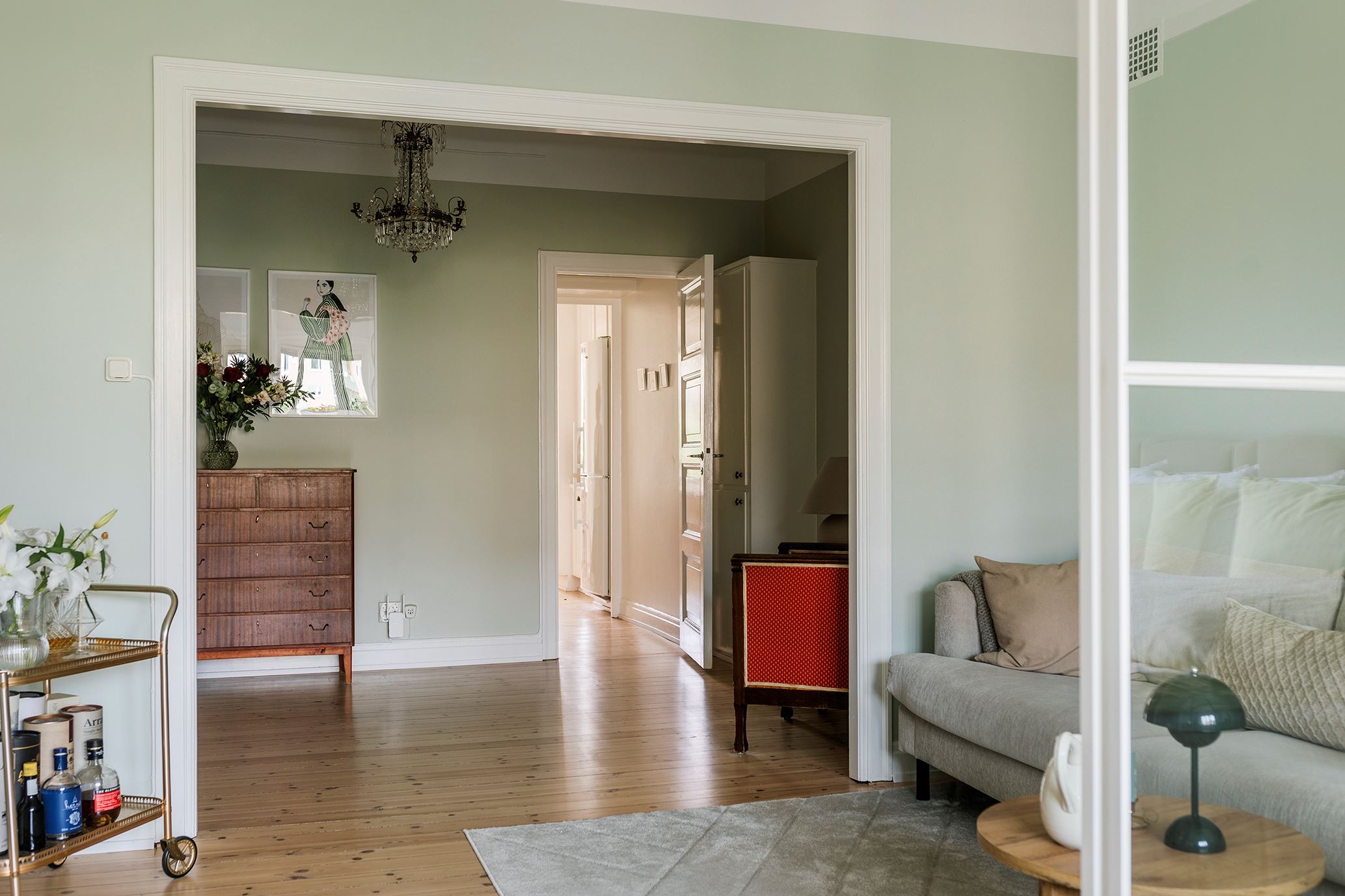 salon deux-pièces 50m2 avec verrière blanche salon deux-pièces 50m2 avec verrière blanche
