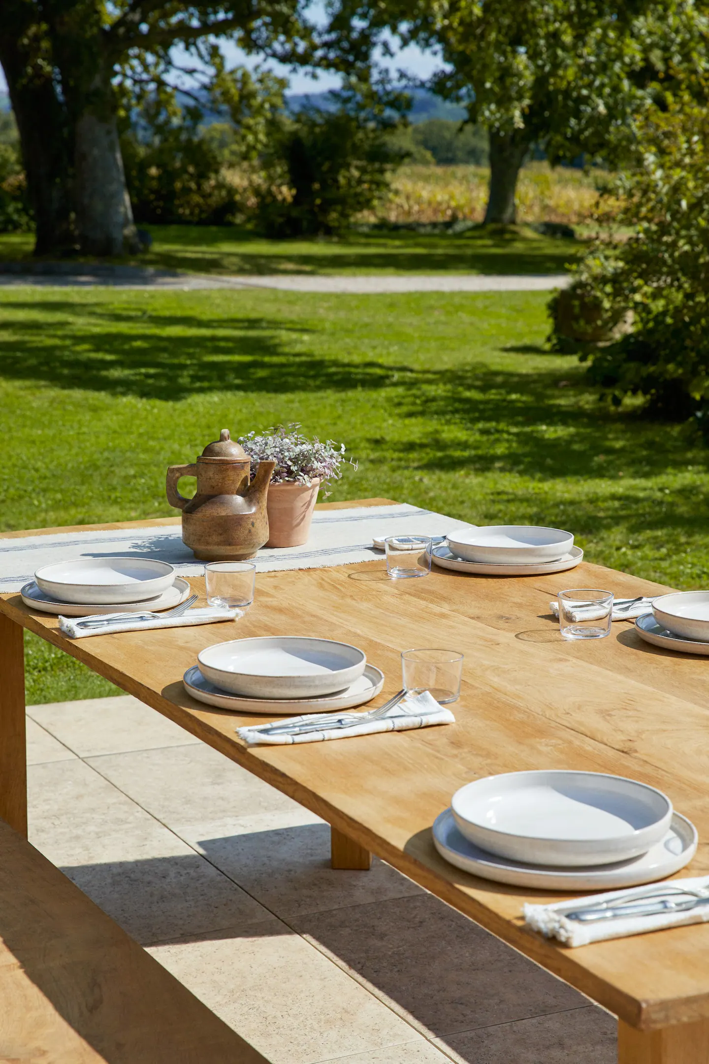 table dans jardin table dans jardin