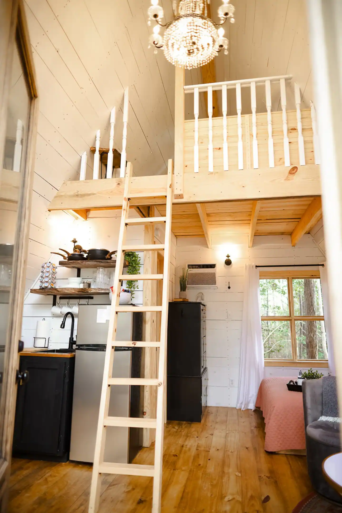 salon avec mezzanine maison A-Frame salon avec mezzanine maison A-Frame