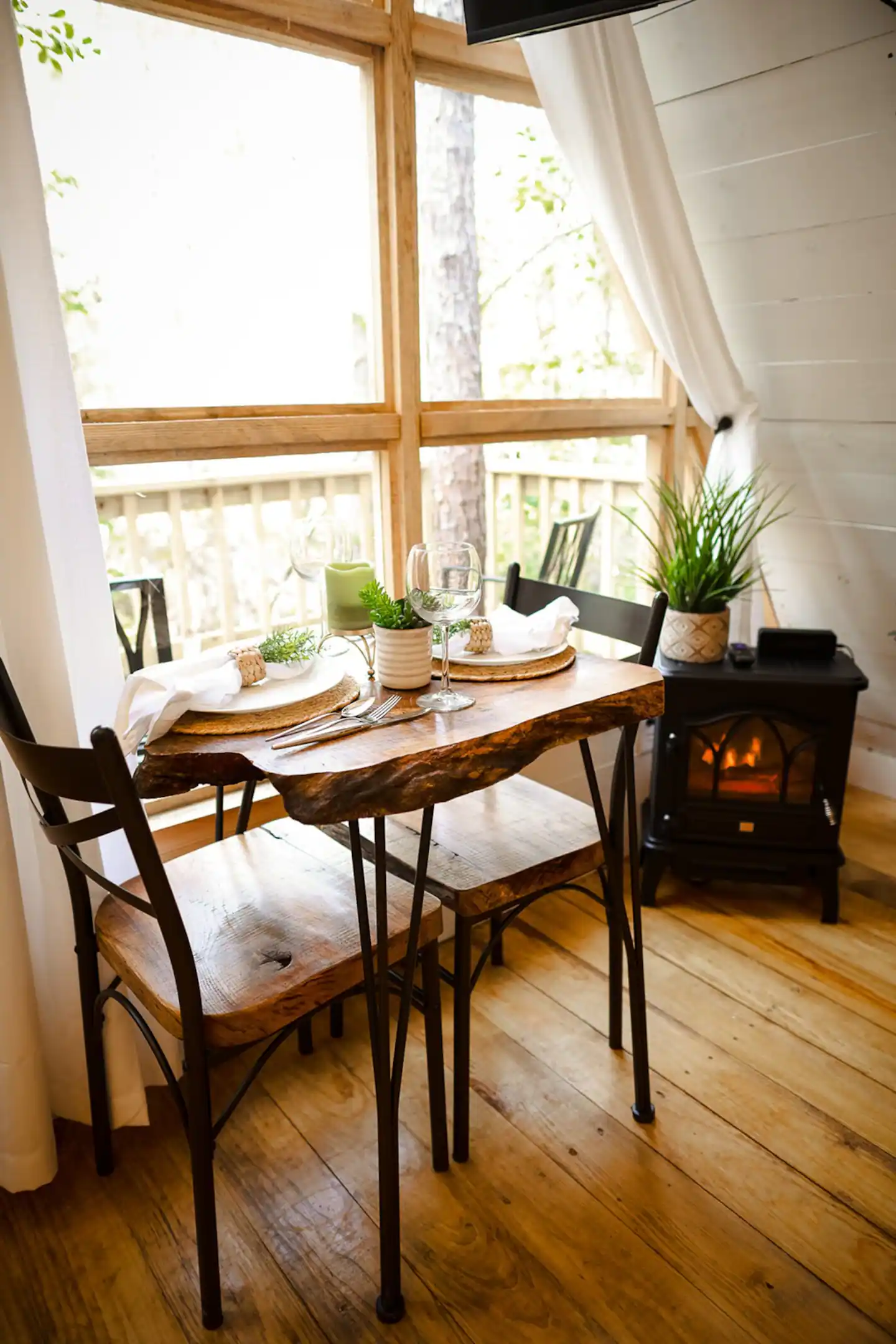 salle à manger avec poêle maison A-Frame salle à manger avec poêle maison A-Frame