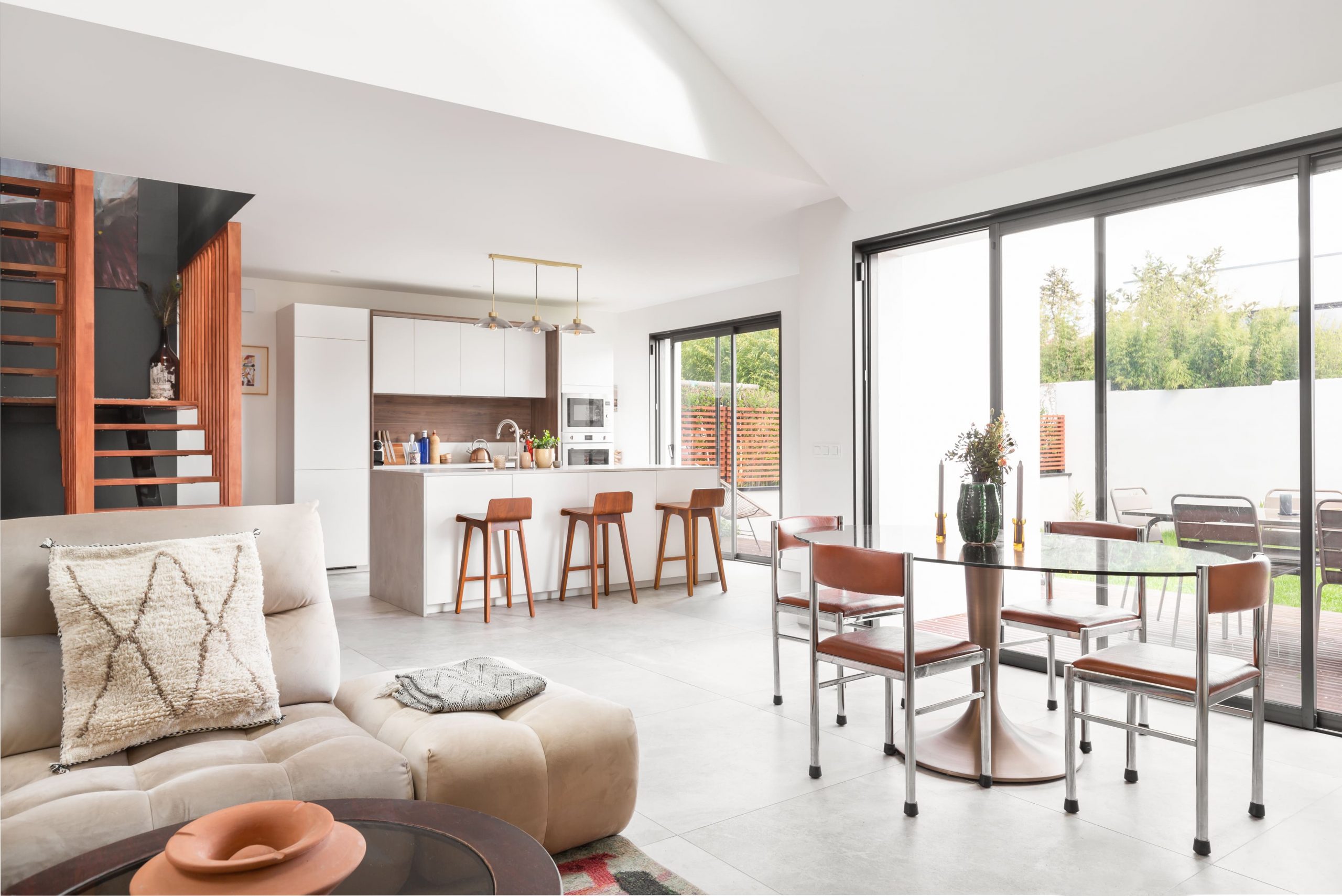 salon double hauteur décoration contemporaine rénovation maison de ville photo : © Thierry Gravoille salon double hauteur décoration contemporaine rénovation maison de ville photo : © Thierry Gravoille