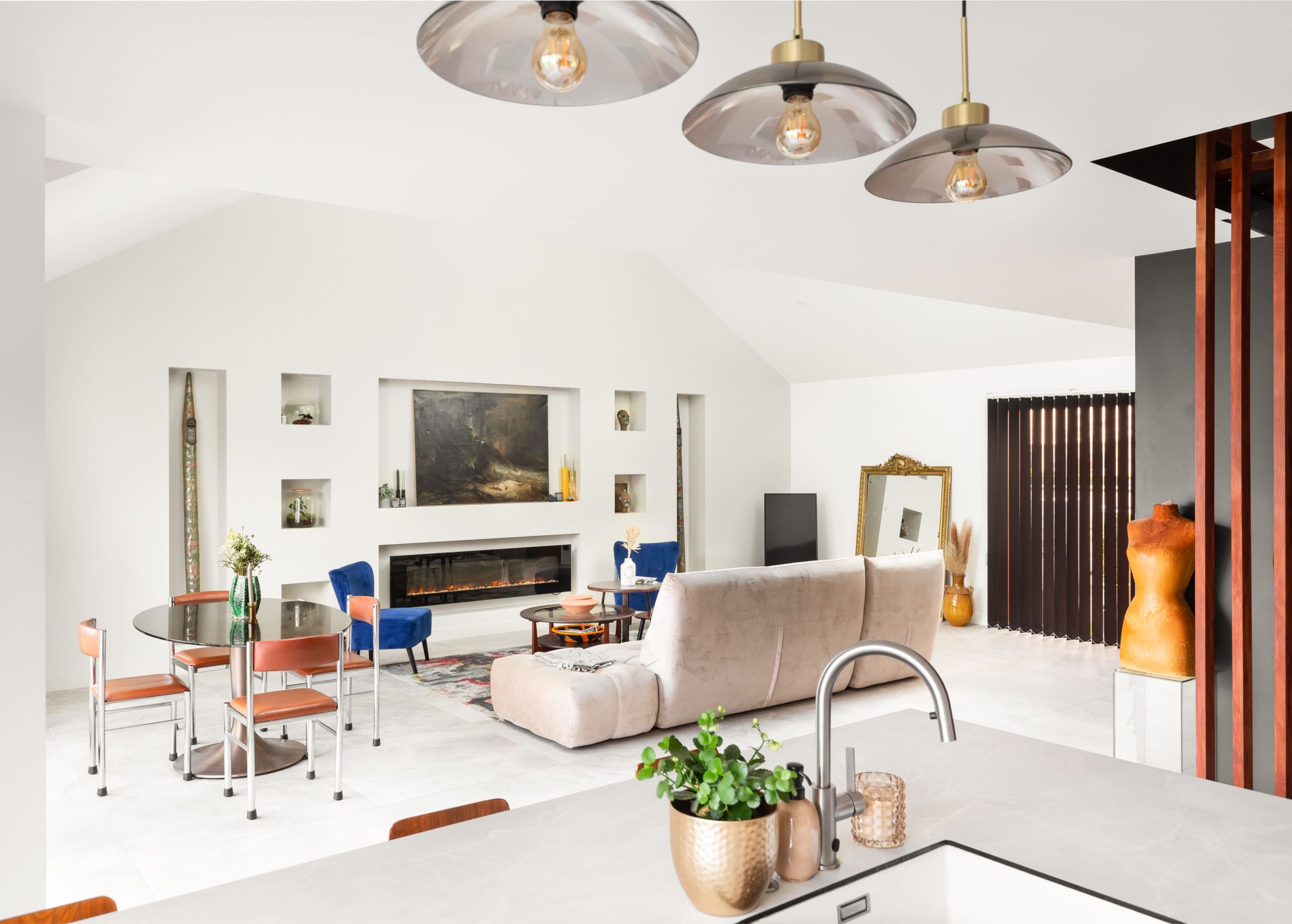 salon avec cheminée décoration contemporaine rénovation maison de ville photo : © Thierry Gravoille salon avec cheminée décoration contemporaine rénovation maison de ville photo : © Thierry Gravoille