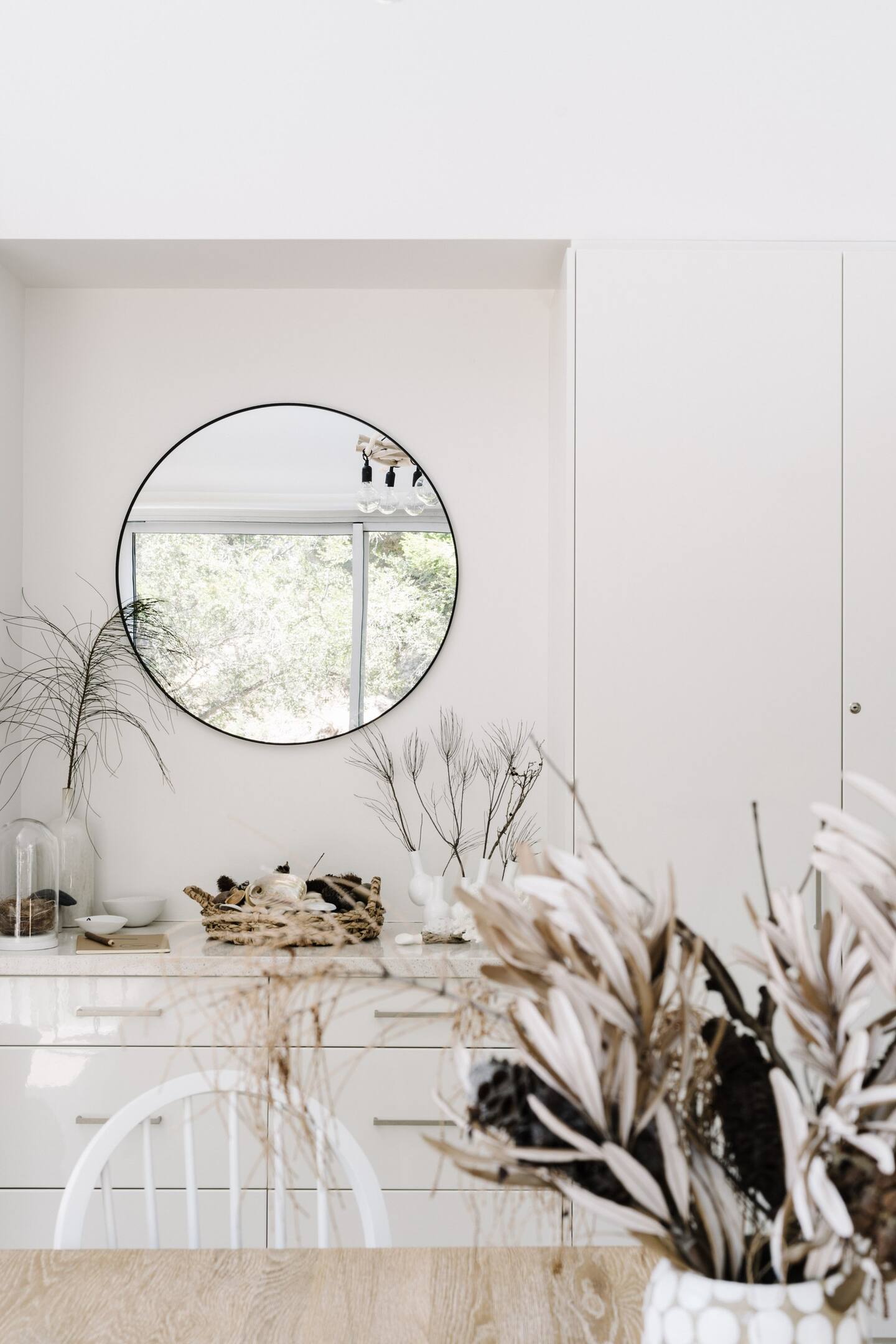 cuisine blanche design maison de plage Australie Kestrels Nest cuisine blanche design maison de plage Australie Kestrels Nest