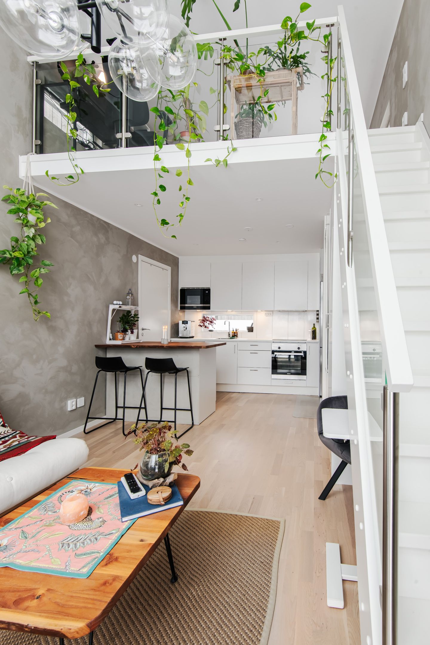 salon avec mezzanine petite maison 37m2 salon avec mezzanine petite maison 37m2