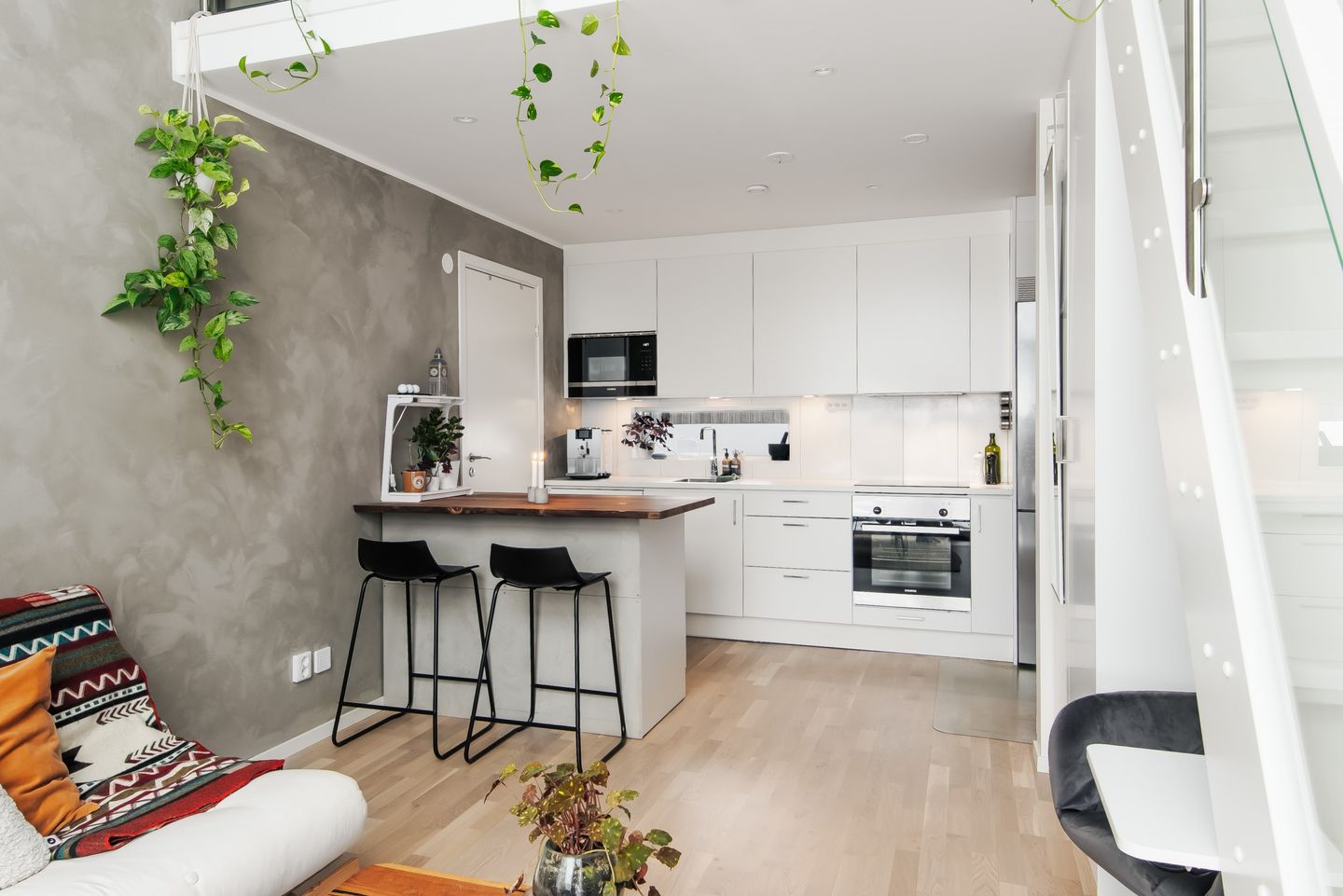 cuisine ouverte blanche petite maison 37m2 cuisine ouverte blanche petite maison 37m2