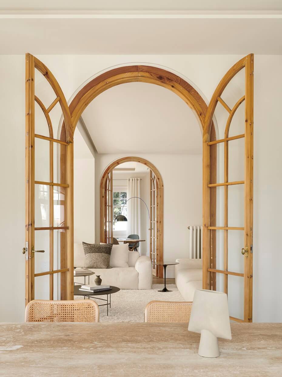 salle à manger portes en verre cintrées maison rénovée décoration contemporaine et naturelle salle à manger portes en verre cintrées maison rénovée décoration contemporaine et naturelle