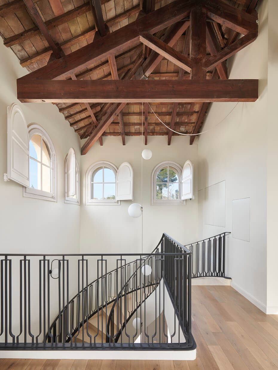 palier avec plafond bois et poutres palier avec plafond bois et poutres