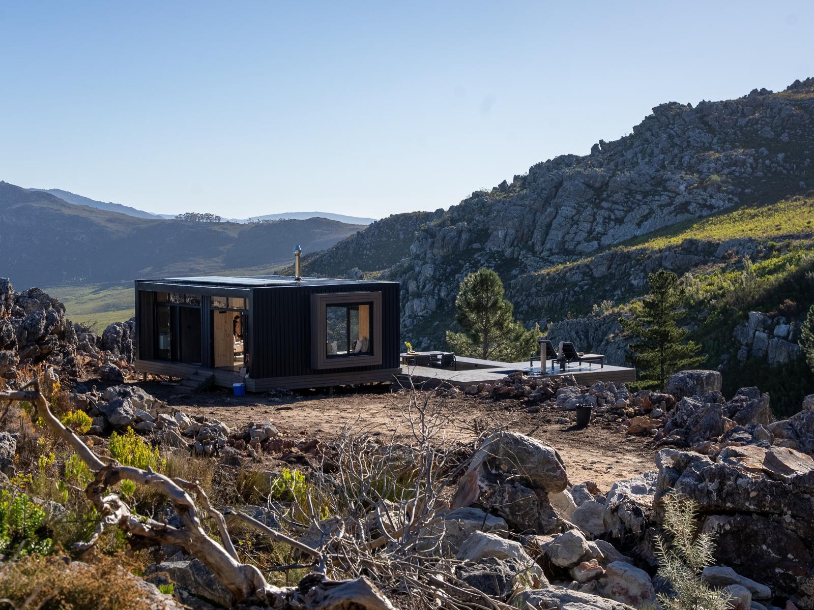 petite maison en bois noir The Hill Luxury Cabin Afrique du Sud petite maison en bois noir The Hill Luxury Cabin Afrique du Sud
