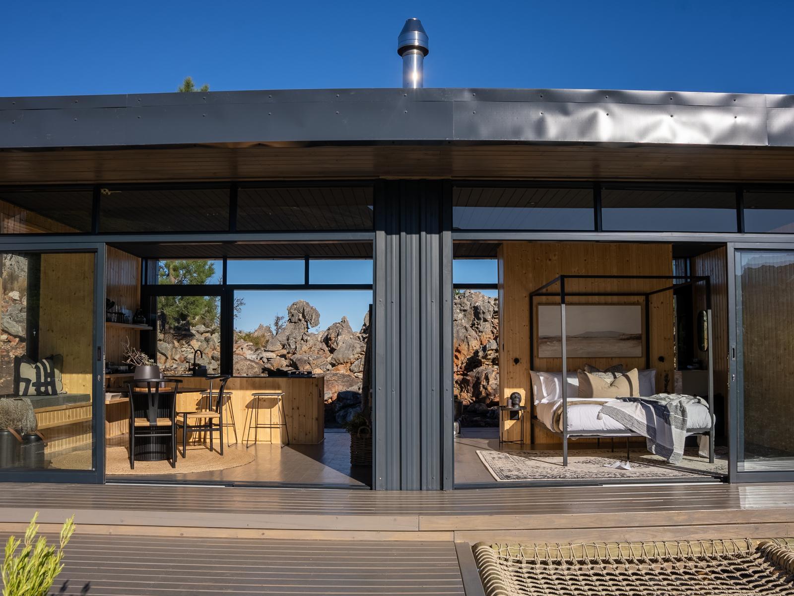 petite maison en bois noir The Hill Luxury Cabin Afrique du Sud petite maison en bois noir The Hill Luxury Cabin Afrique du Sud
