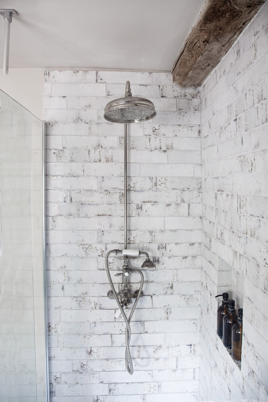 douche mur en briques The Collector's House