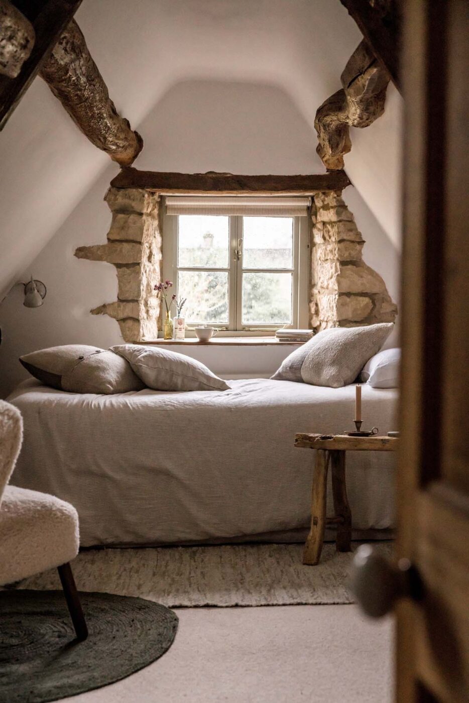 chambre mansardée maison anglaise ancienne The Collector's House