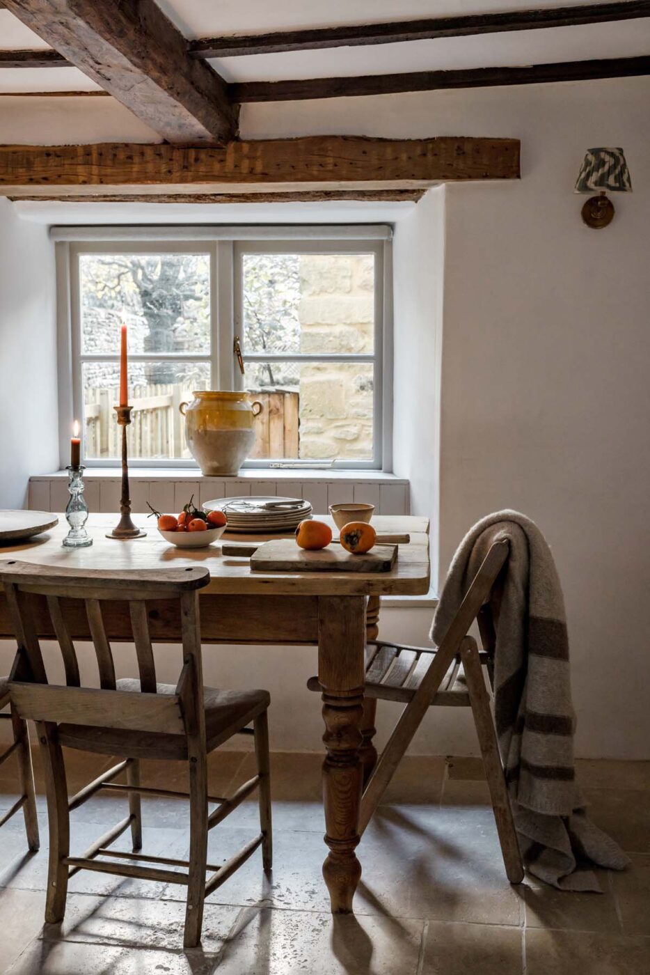 salle à manger avec poutres maison anglaise ancienne The Collector's House