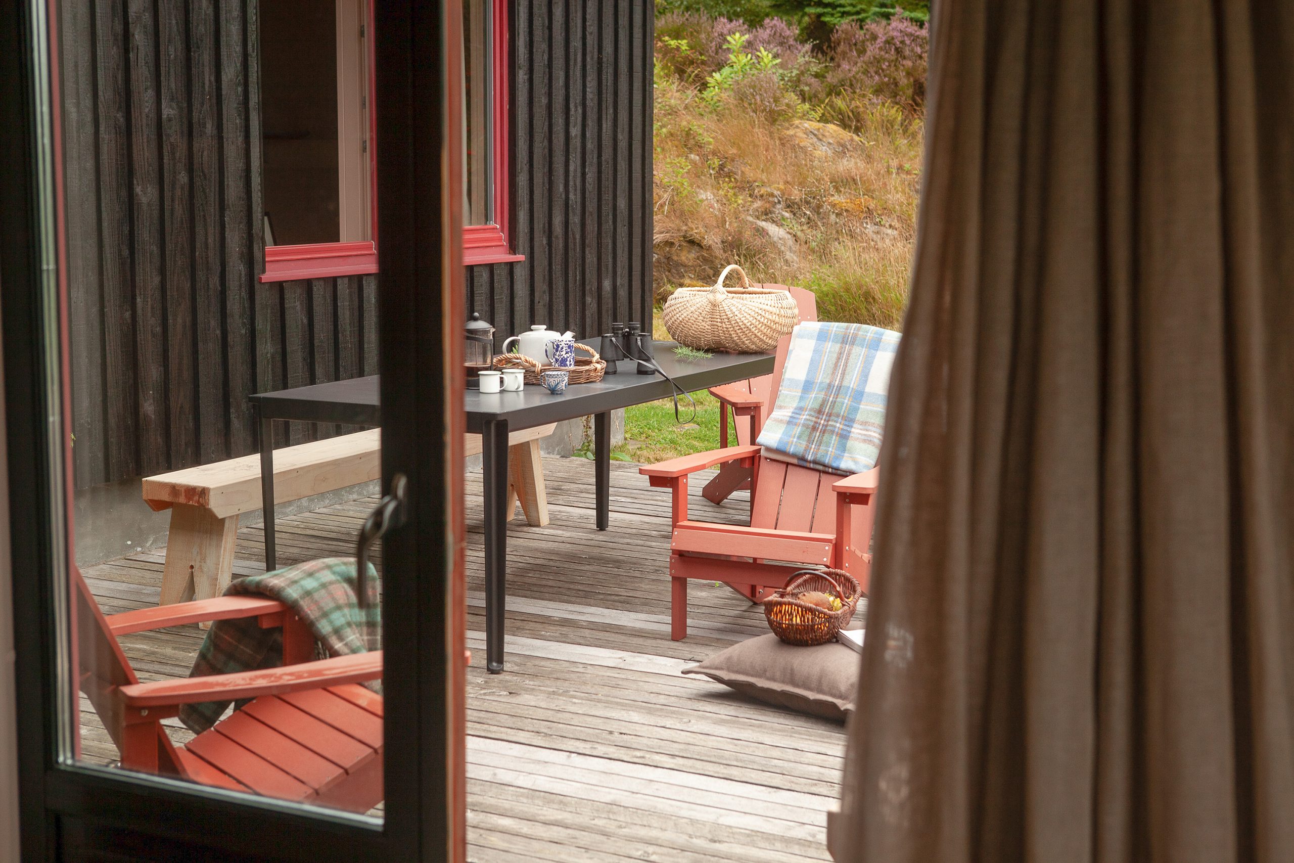 terrasse maison en bois sur le loch Sunart terrasse maison en bois sur le loch Sunart