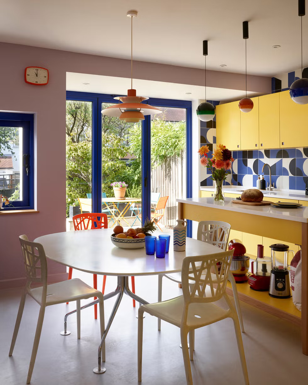 cuisine jaune contemporaine Pluck