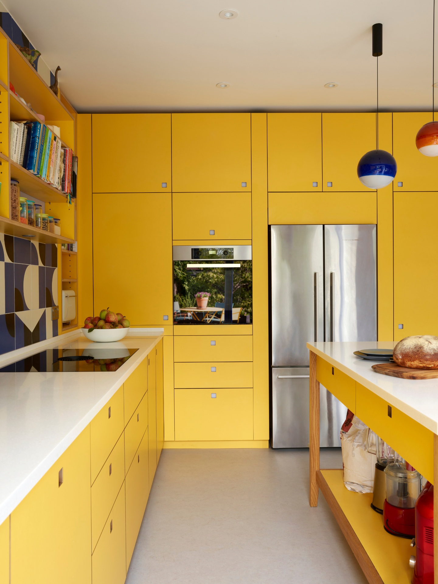cuisine jaune contemporaine Pluck