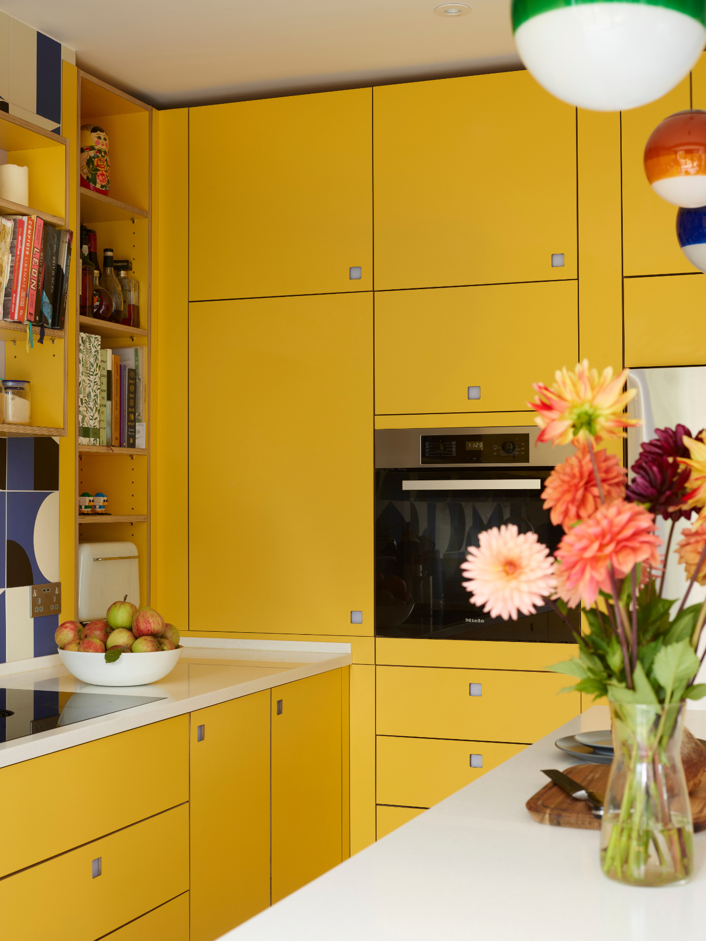 cuisine jaune contemporaine Pluck