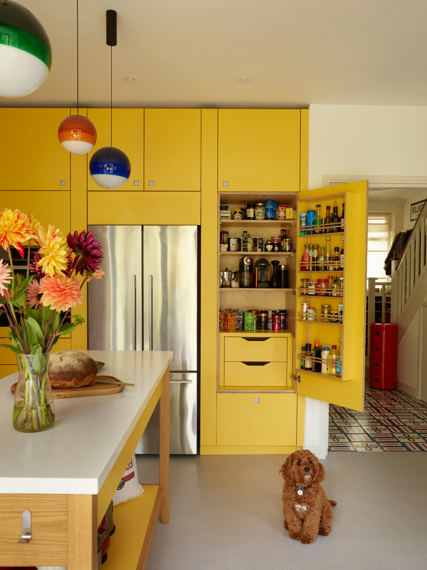 cuisine jaune contemporaine Pluck