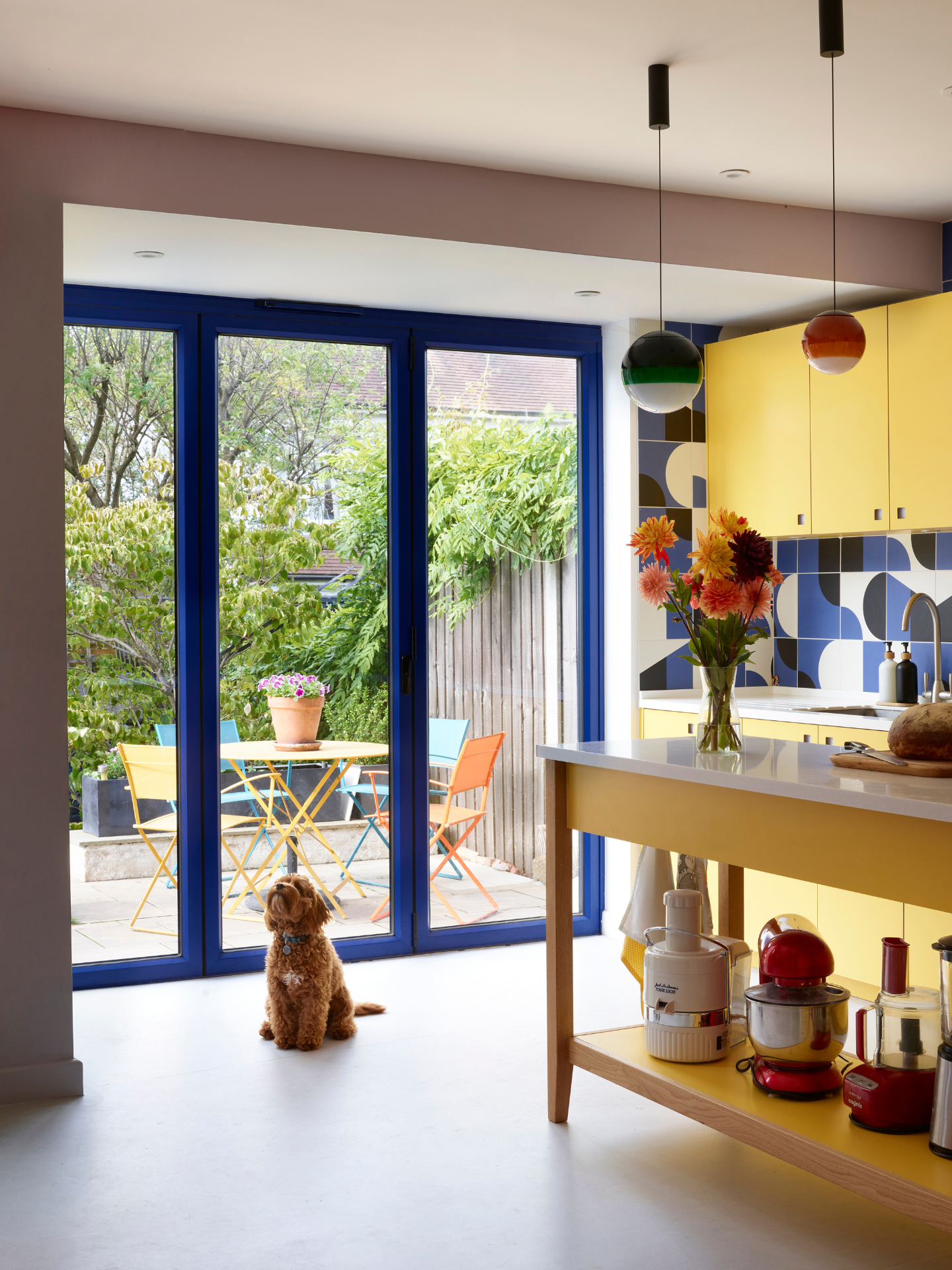 cuisine jaune contemporaine Pluck