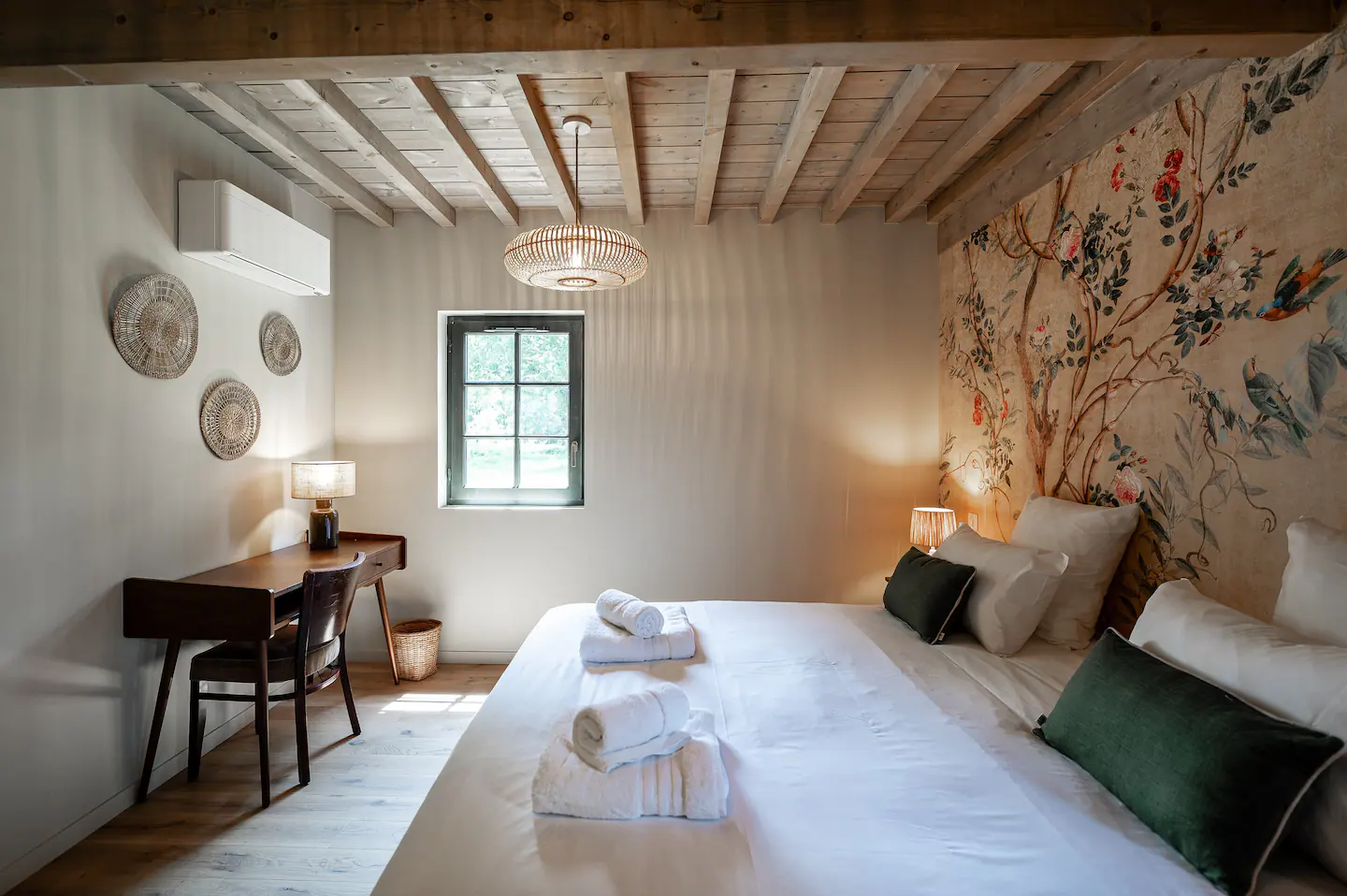 chambre avec poutres maison landaise Marie-Lys