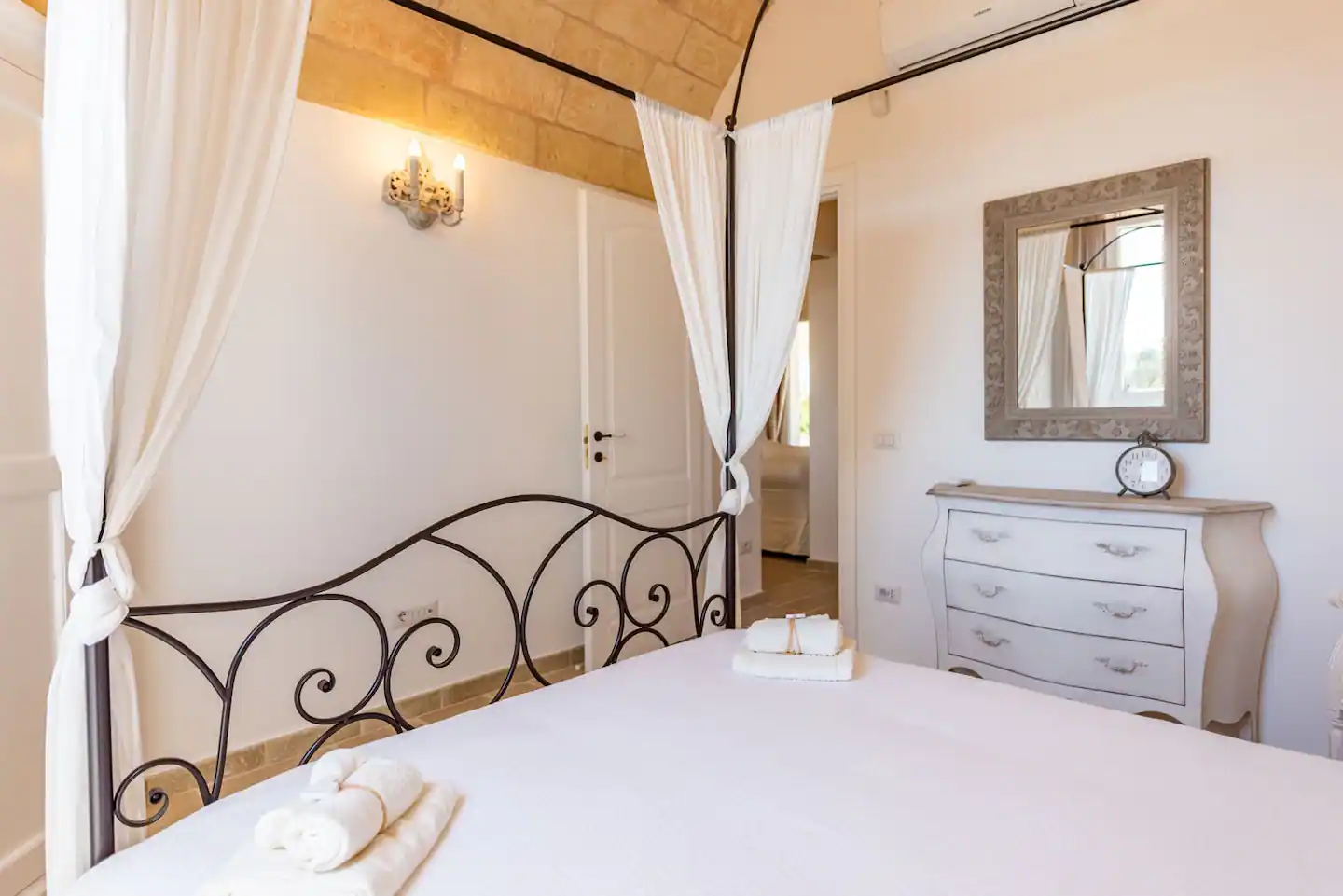 chambre maison en pierres villa Leukos Salento chambre maison en pierres villa Leukos Salento