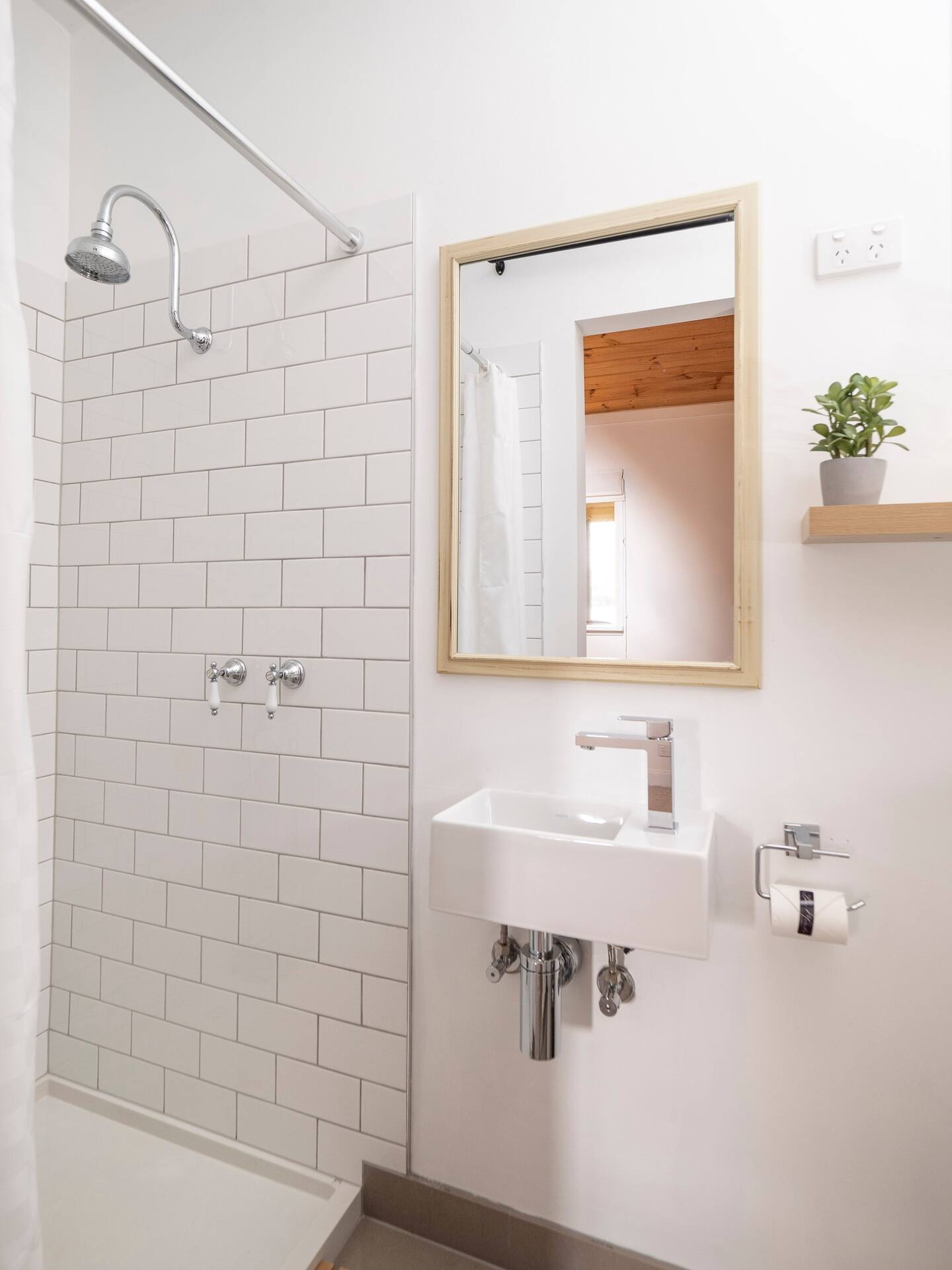 salle de bain blanche