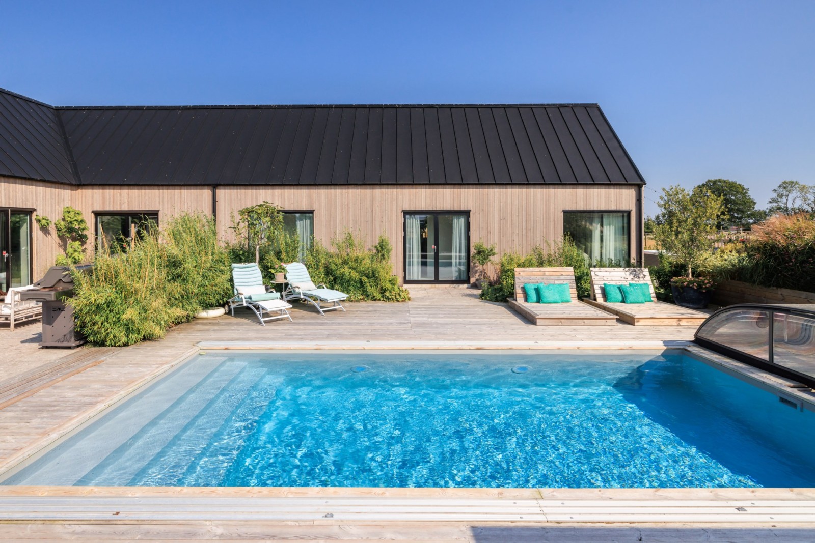 maison en bois avec piscine maison en bois avec piscine