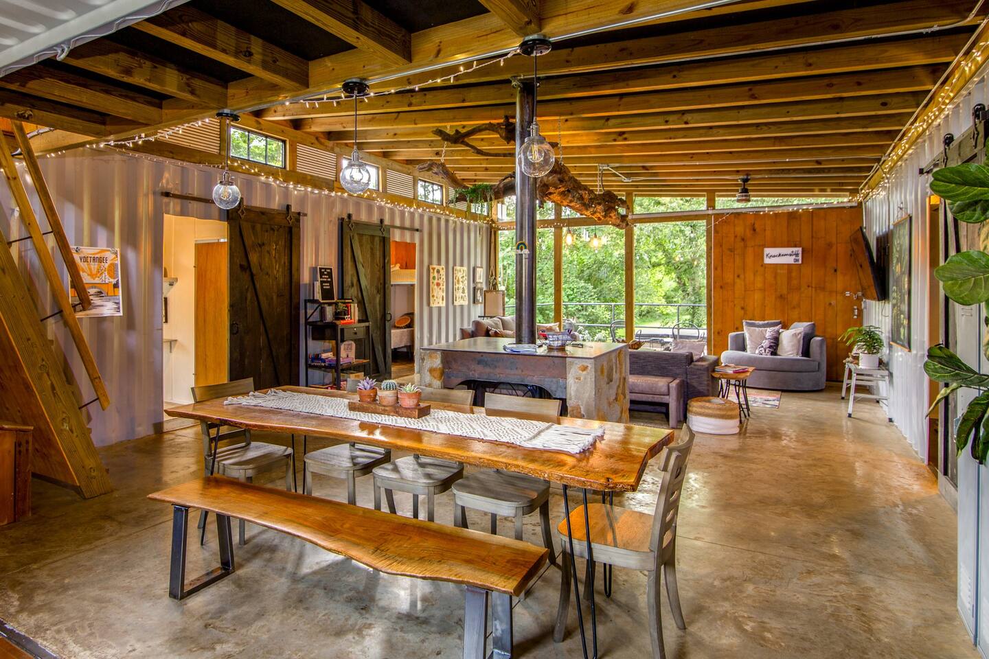 salon avec poutres maison container William House salon avec poutres maison container William House