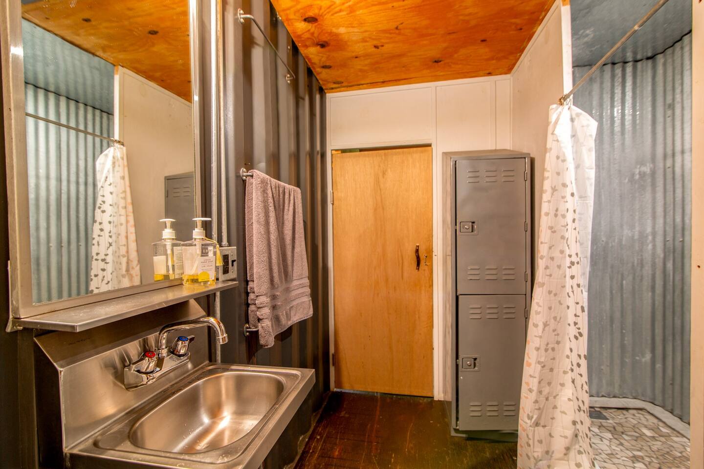 salle de bain maison container William House salle de bain maison container William House