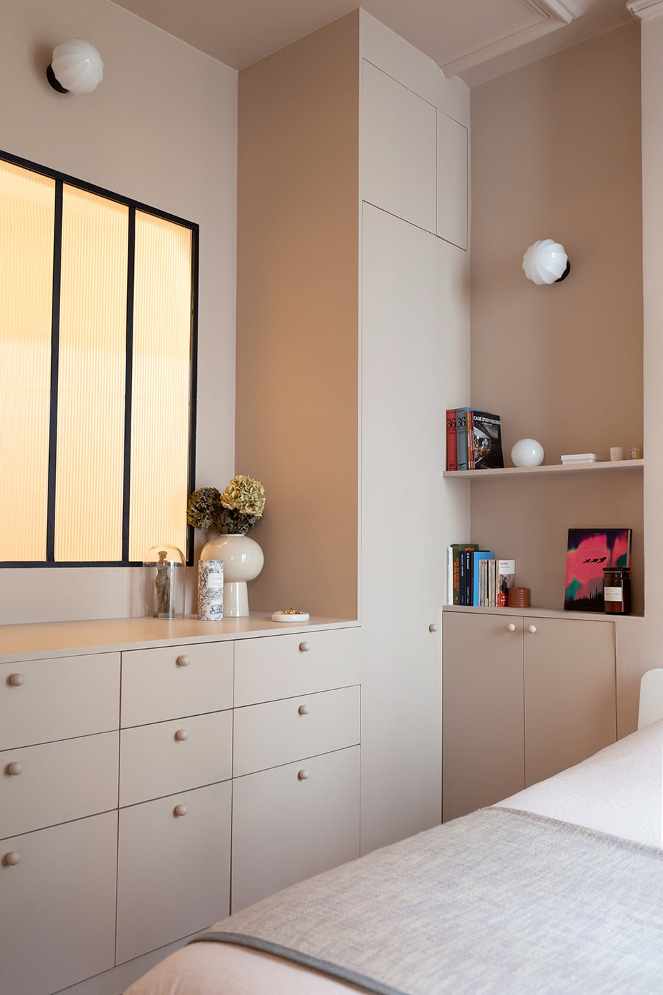 chambre avec verrière appartement 72m2 à Paris rénové par Mon Concept Habitation chambre avec verrière appartement 72m2 à Paris rénové par Mon Concept Habitation