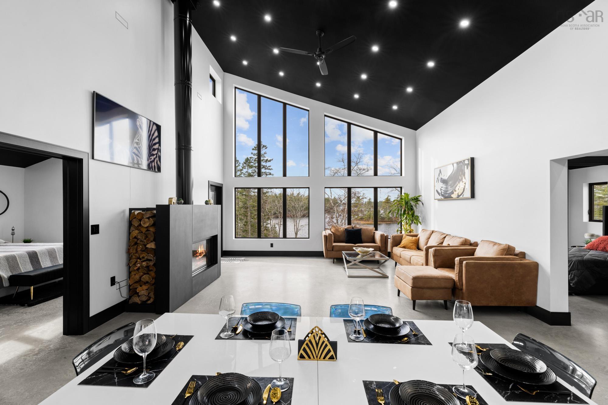 salon plafond noir maison contemporaine Canada salon plafond noir maison contemporaine Canada