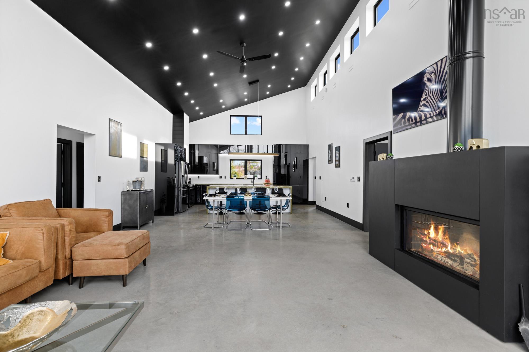 salon plafond noir maison contemporaine Canada salon plafond noir maison contemporaine Canada