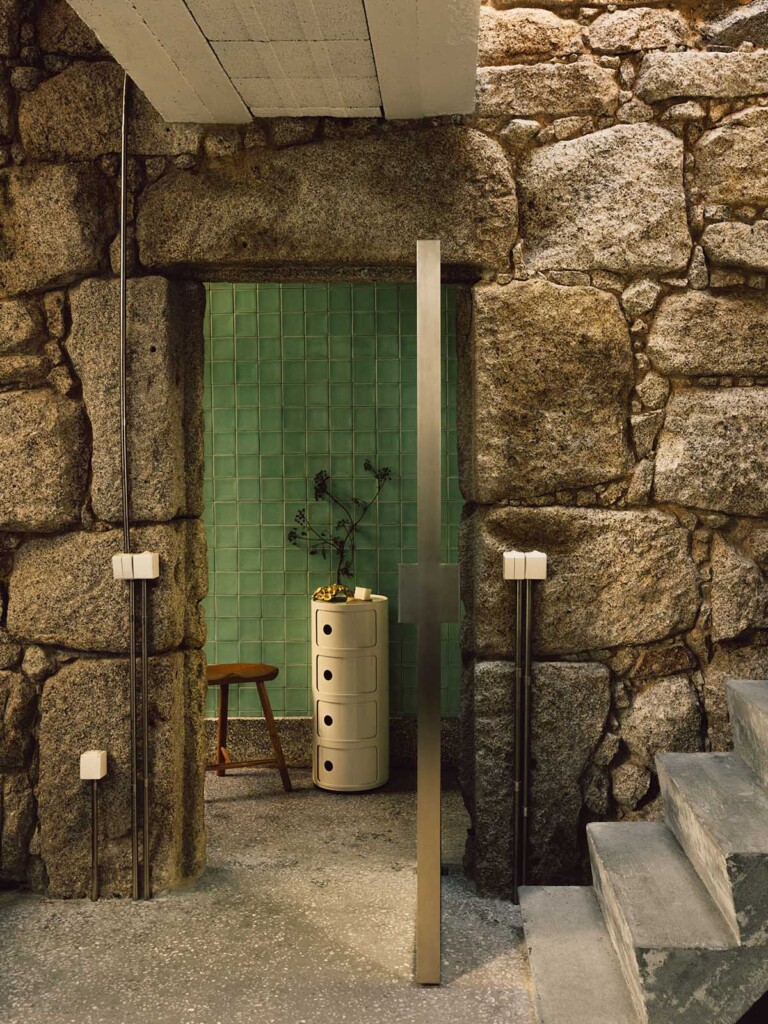 entrée et salle de bain maison en granit au Portugal décoration contemporaine entrée et salle de bain maison en granit au Portugal décoration contemporaine