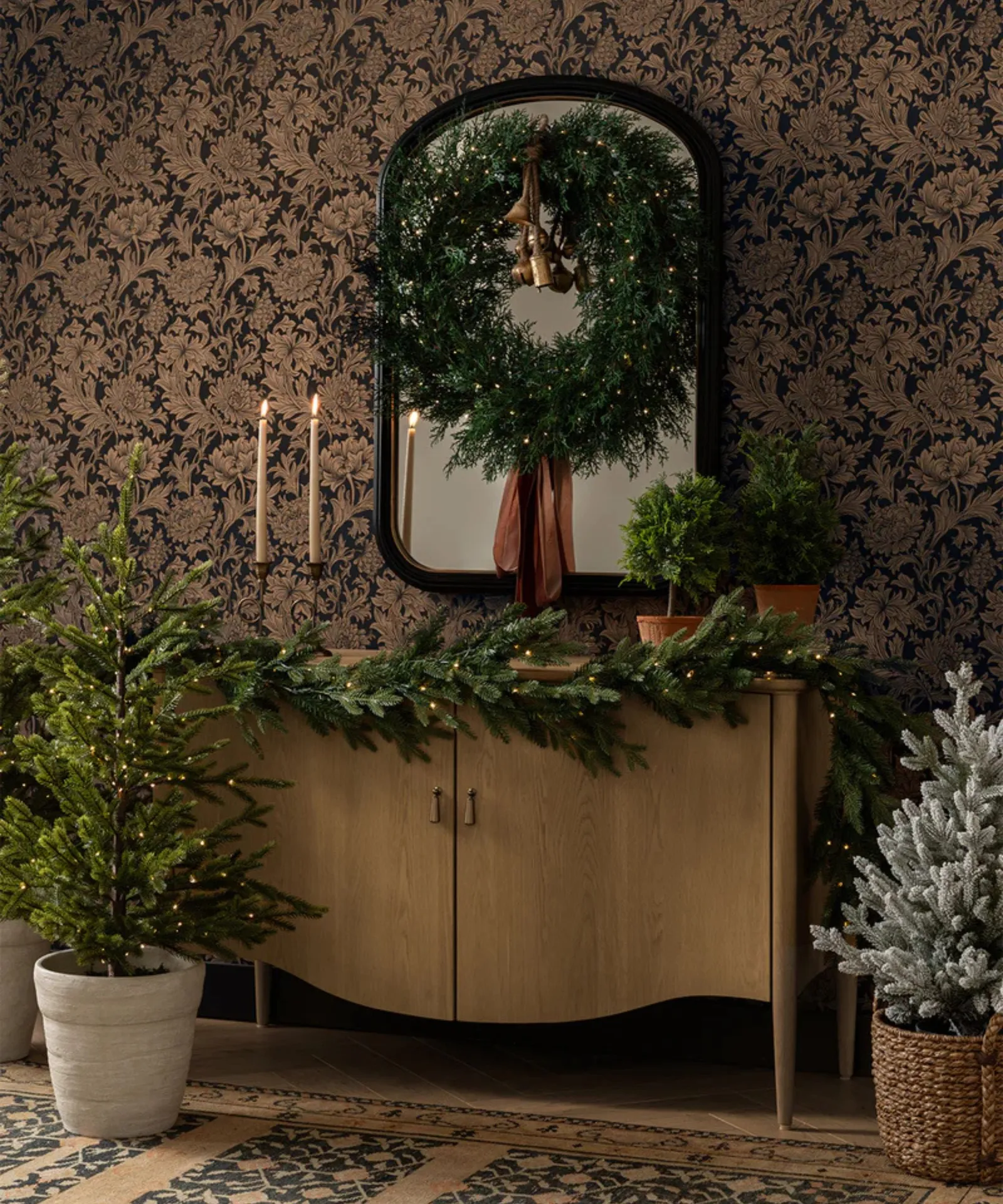 décoration de fête sur miroir Studio McGee