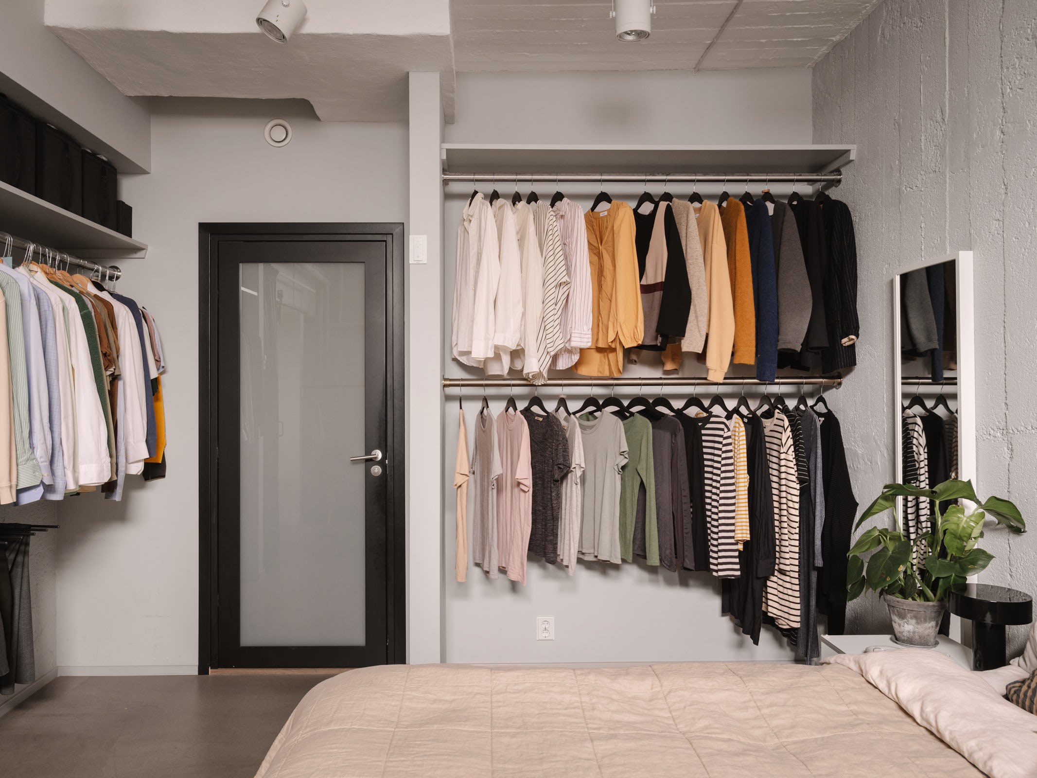 chambre avec dressing ouvert