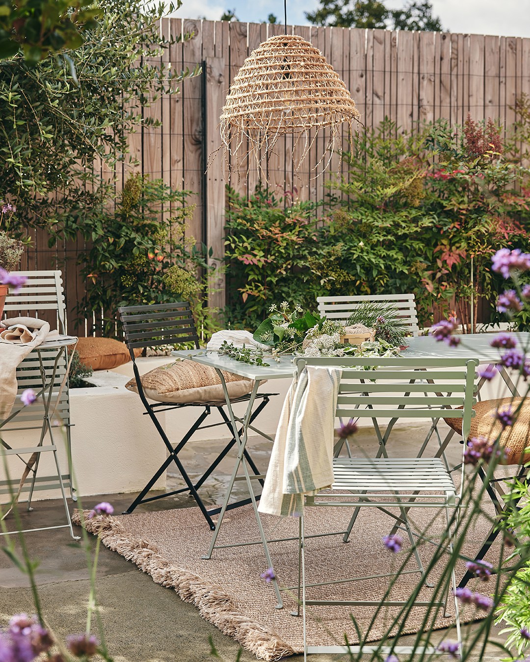 jardin clos de murs en bois