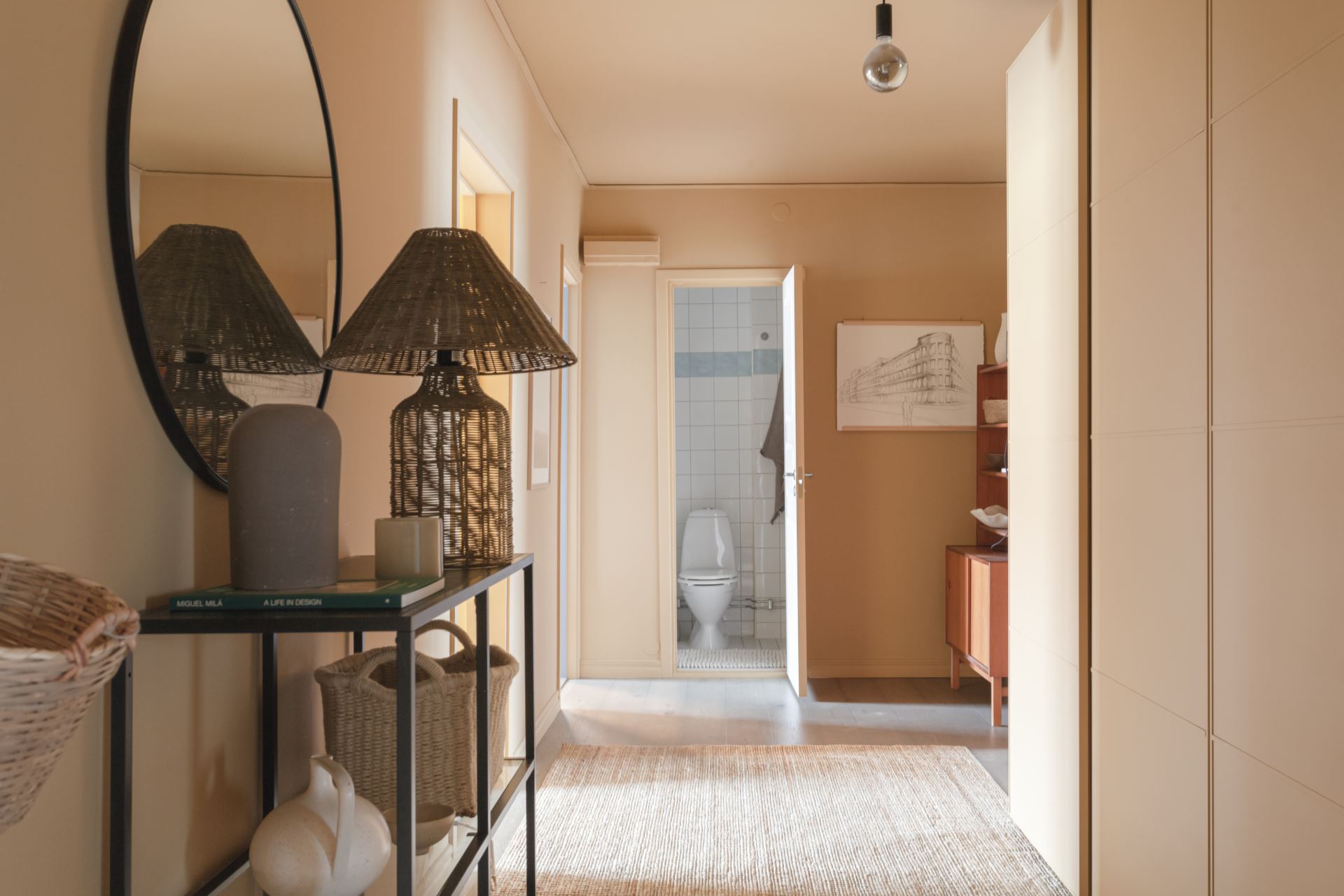 entrée avec console et miroir entrée avec console et miroir