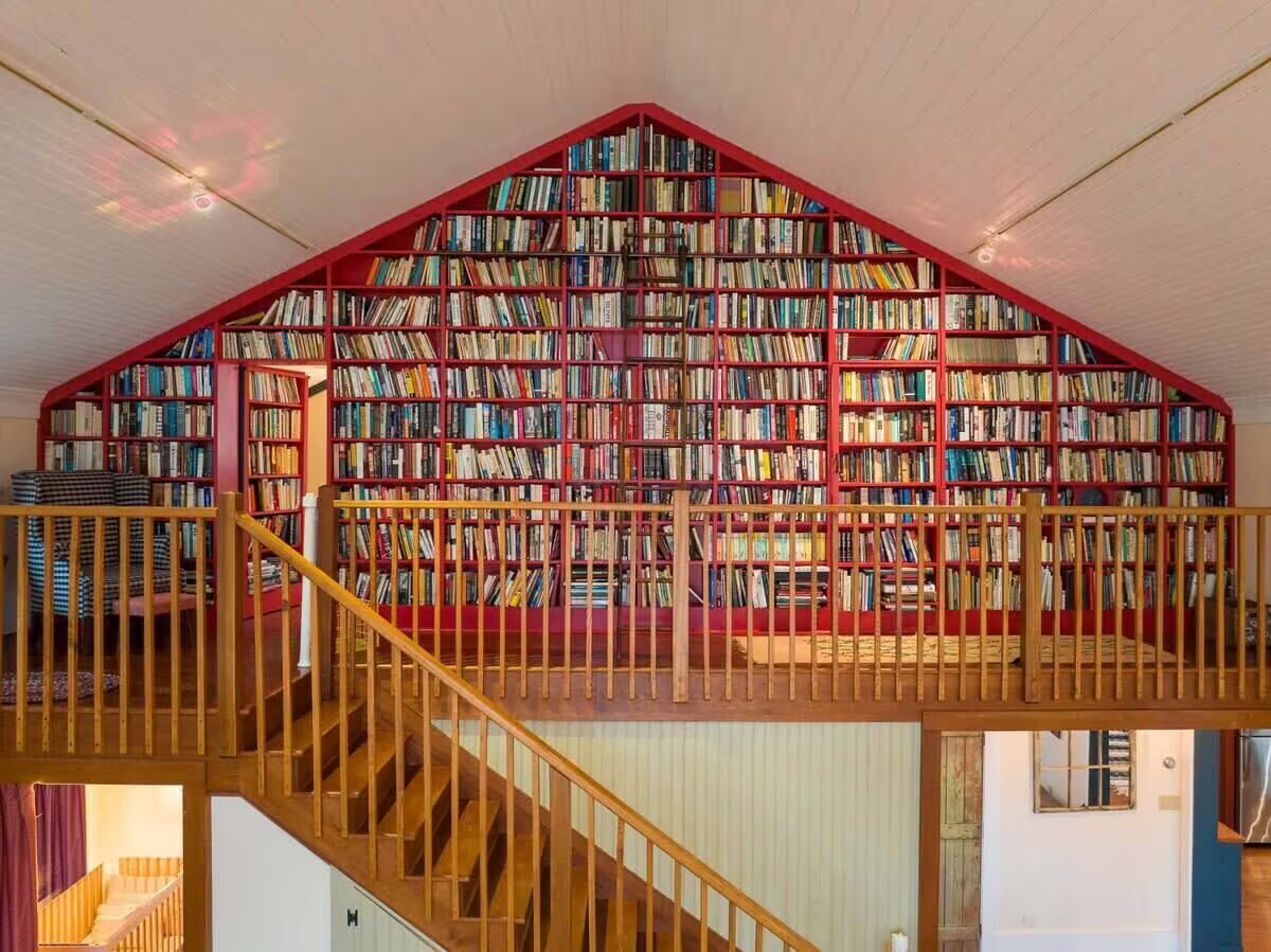 bibliothèque sur mezzanine maison de campagne en bois Vallée de l'Hudson The Library House
