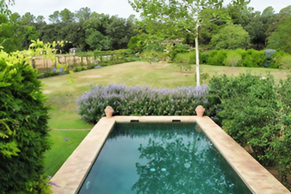 piscine pierre maison en pierres rénovée Mas Flor