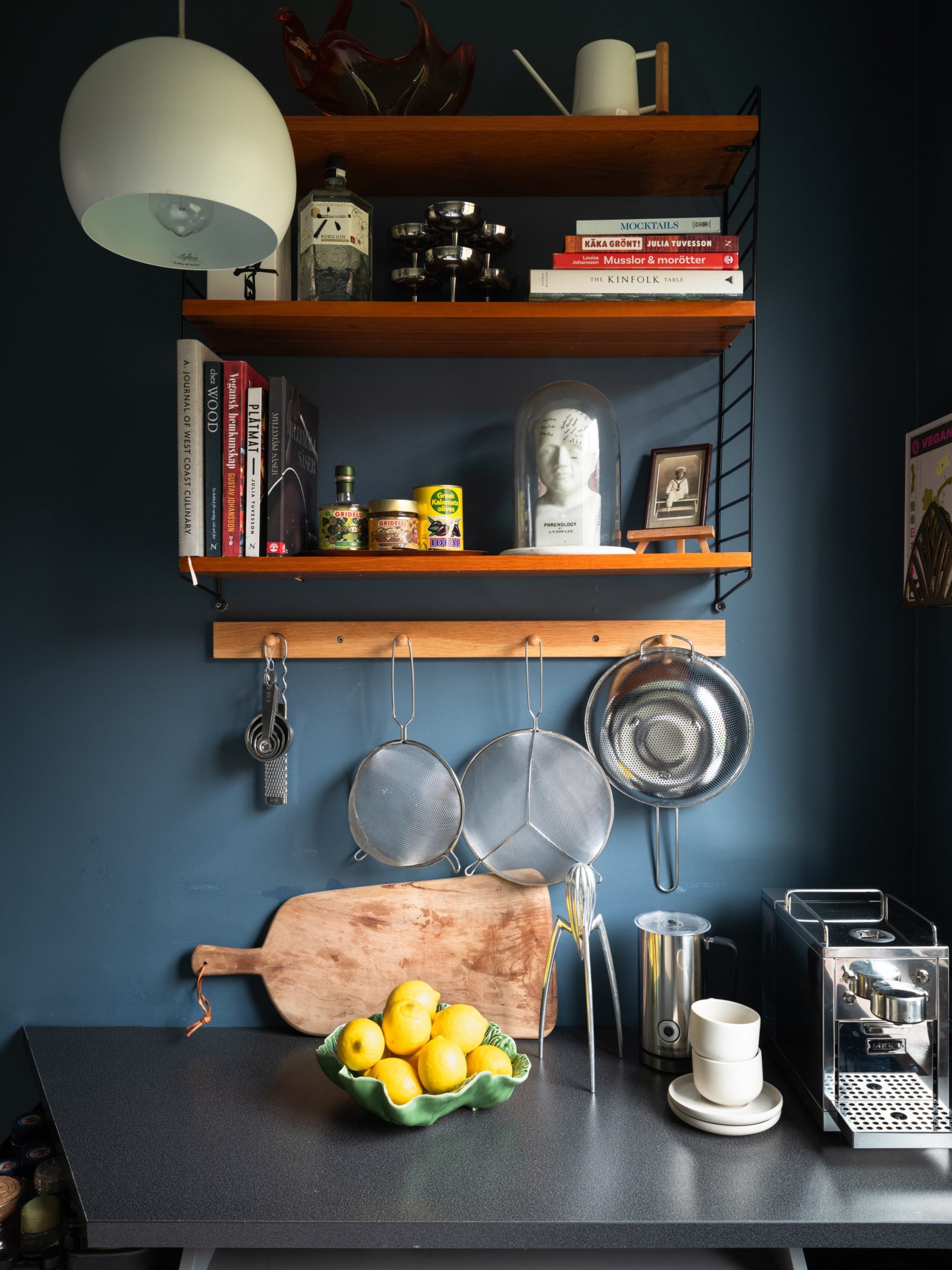 cuisine bleue décoration scandinave deux-pièces 39m2 cuisine bleue décoration scandinave deux-pièces 39m2