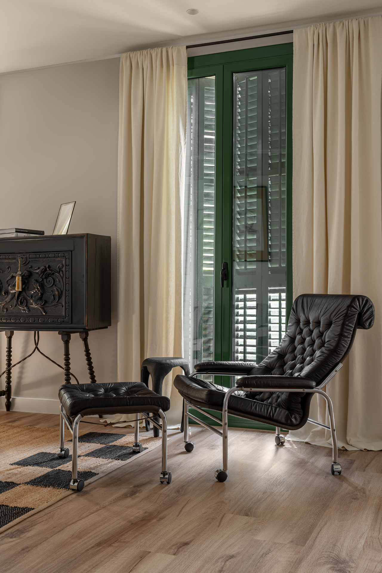 salon fauteuil vintage cuir noir