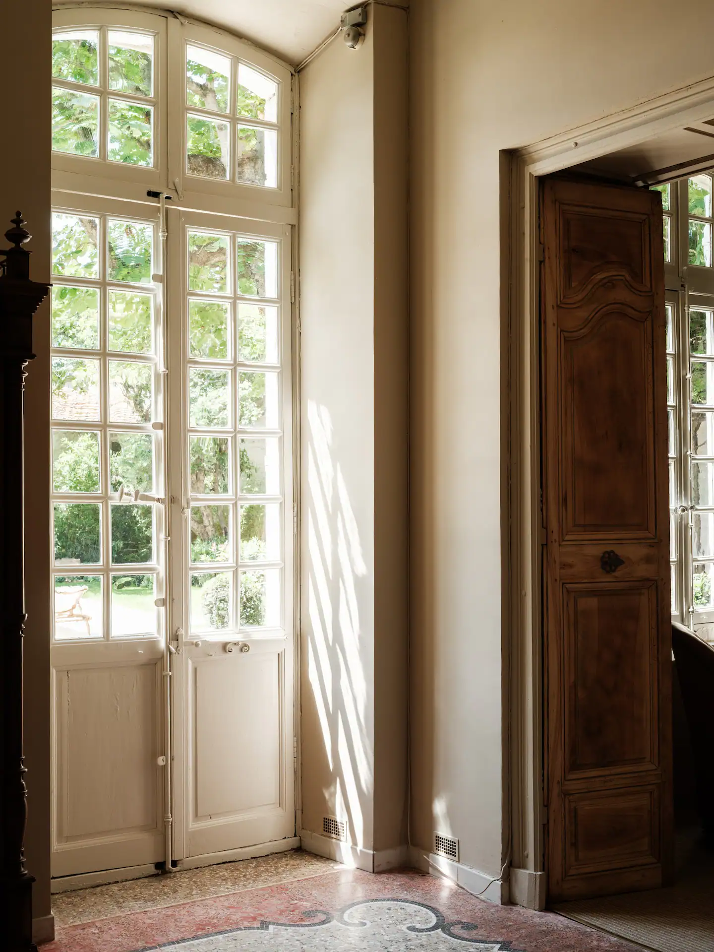 entrée maison ancienne la Bastide des Chardons