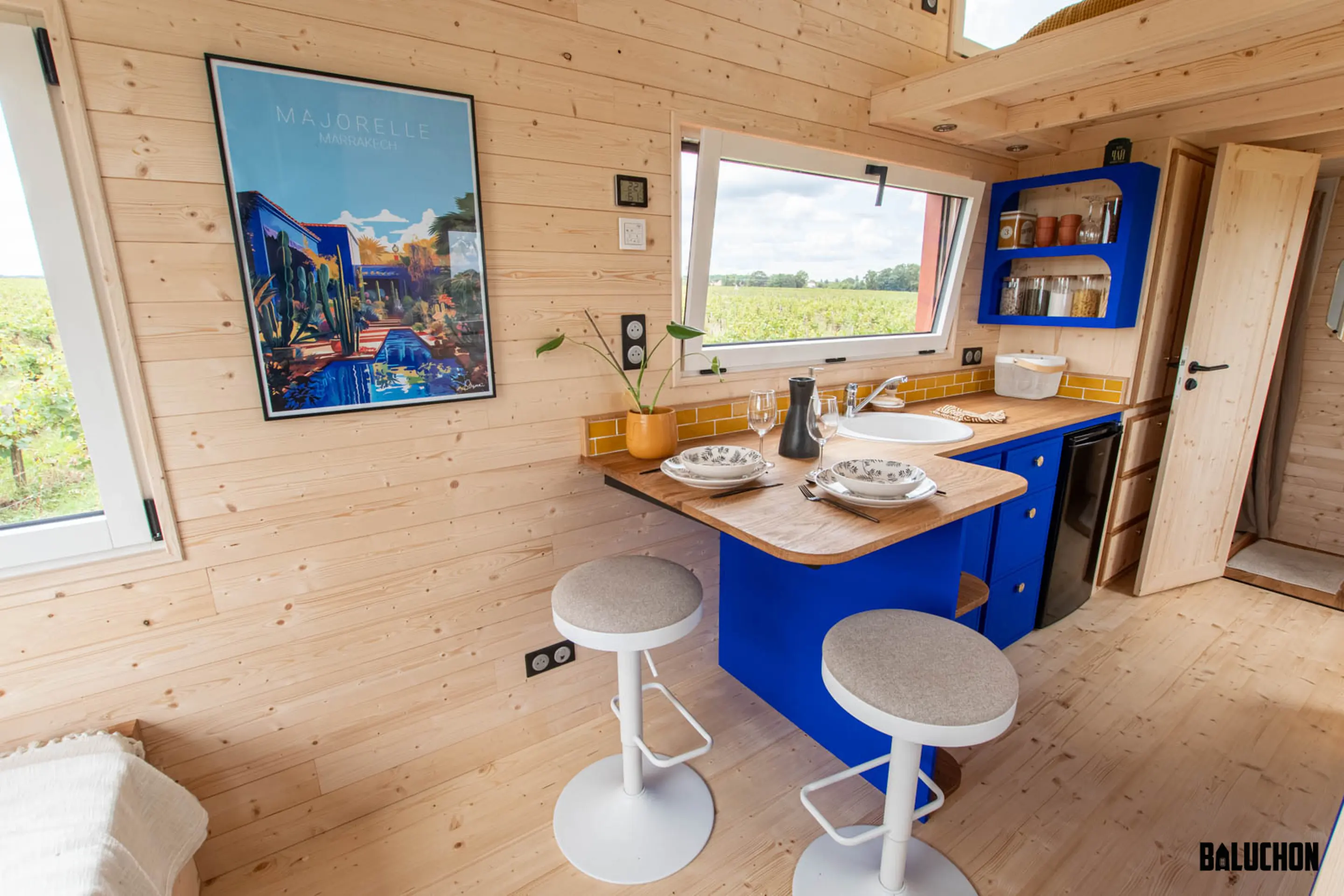 cuisine bleue tiny house Leïla Baluchon cuisine bleue tiny house Leïla Baluchon