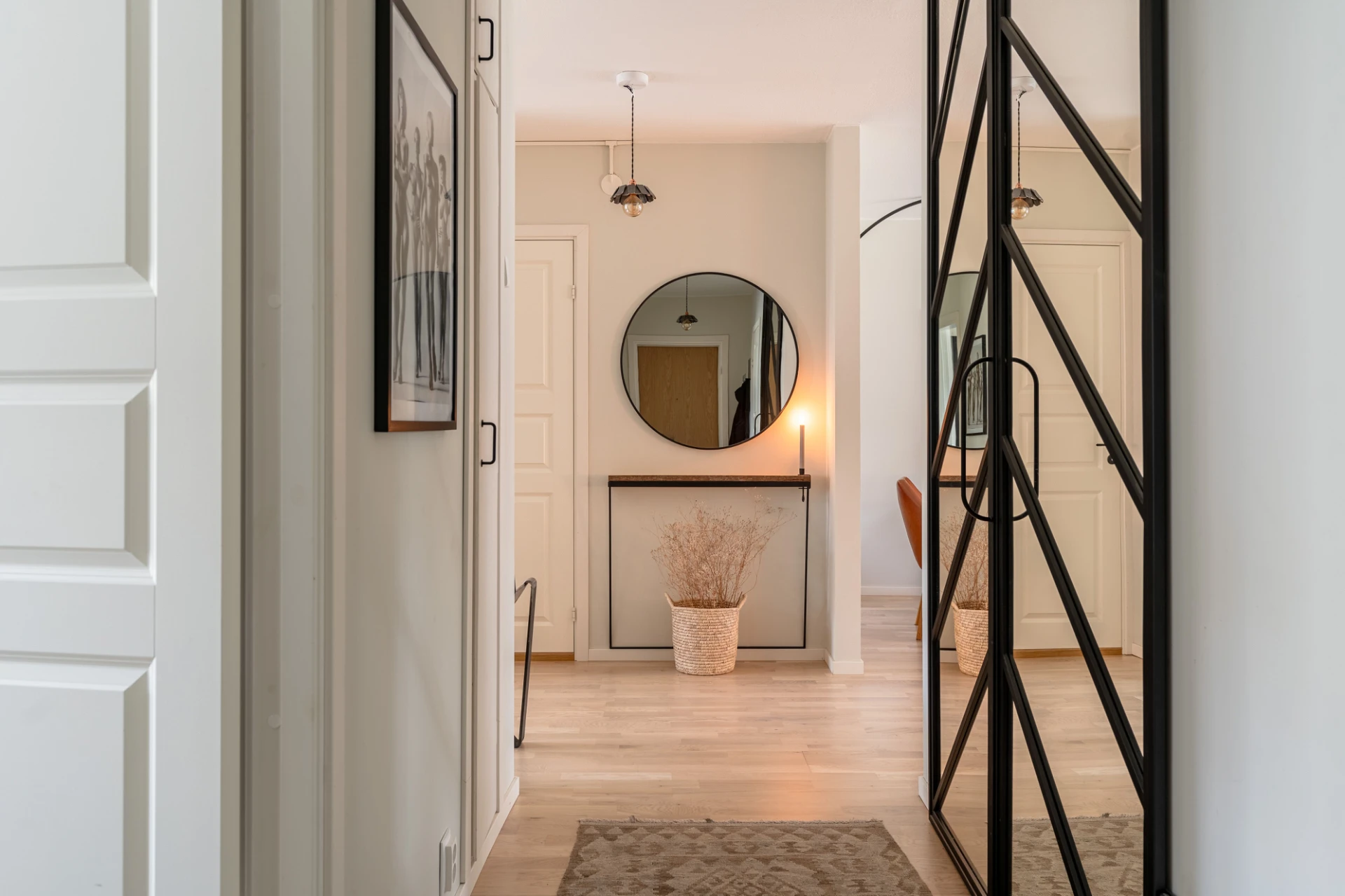 entrée placard miroir décoration contemporaine appartement 73m2 entrée placard miroir décoration contemporaine appartement 73m2
