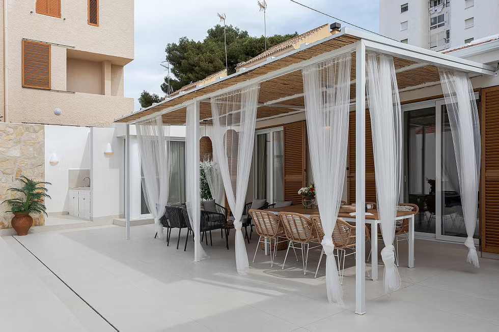 terrasse avec pergola maison de plage avec patio et piscine terrasse avec pergola maison de plage avec patio et piscine